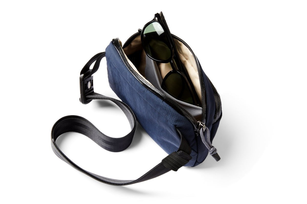 Bellroy Venture Hip Pack 1.5L - Water-Resistant Waist Bag for Travel, Hiking & Everyday Use - Compact Crossbody Fanny Pack with Adjustable Strap (Black)