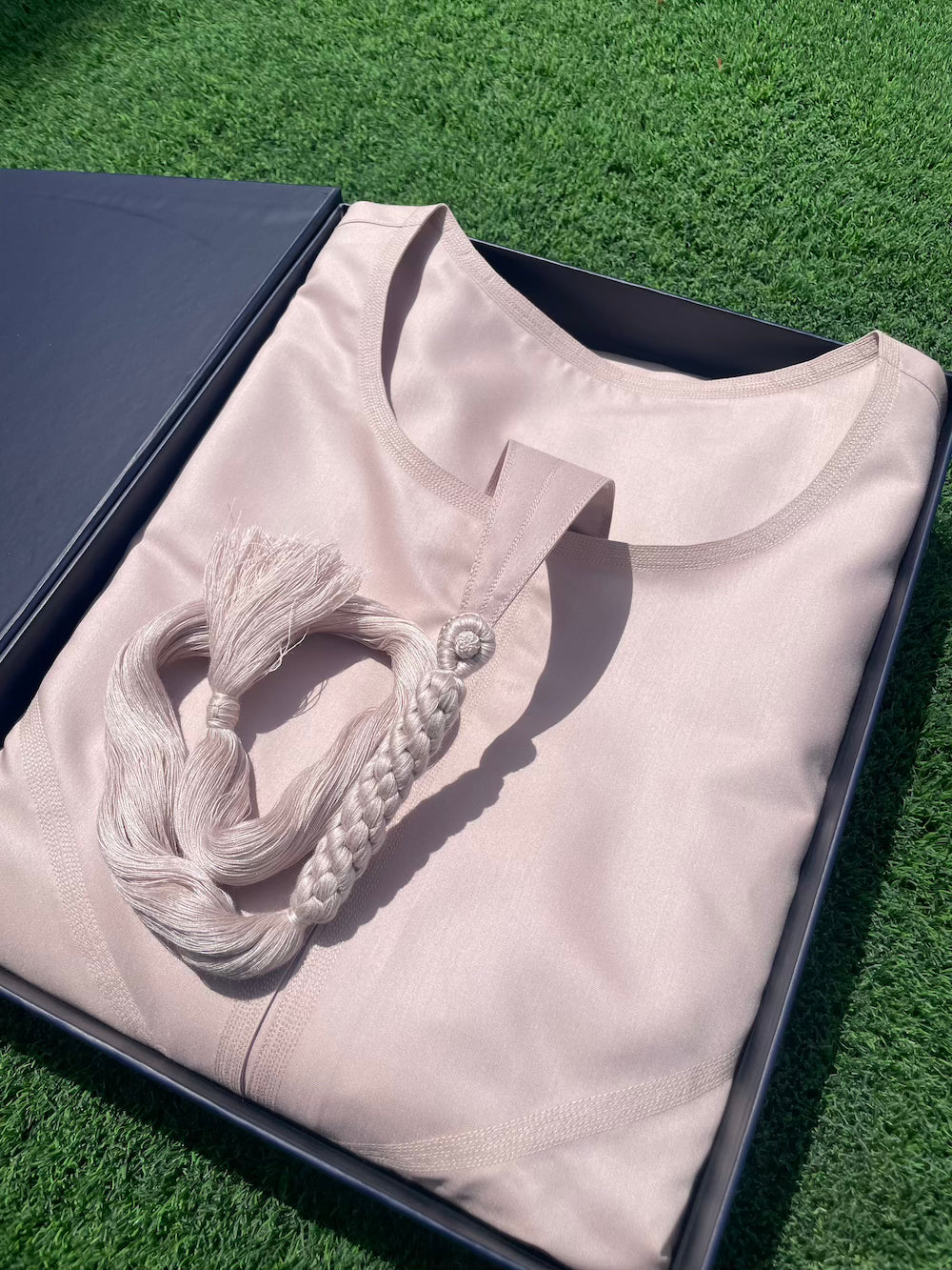 Premium Men's Mauve Emirati Thobe - Traditional Arabic Robe for Eid, Wedding & Special Occasions - Lightweight & Comfortable Islamic Clothing for Daily Wear