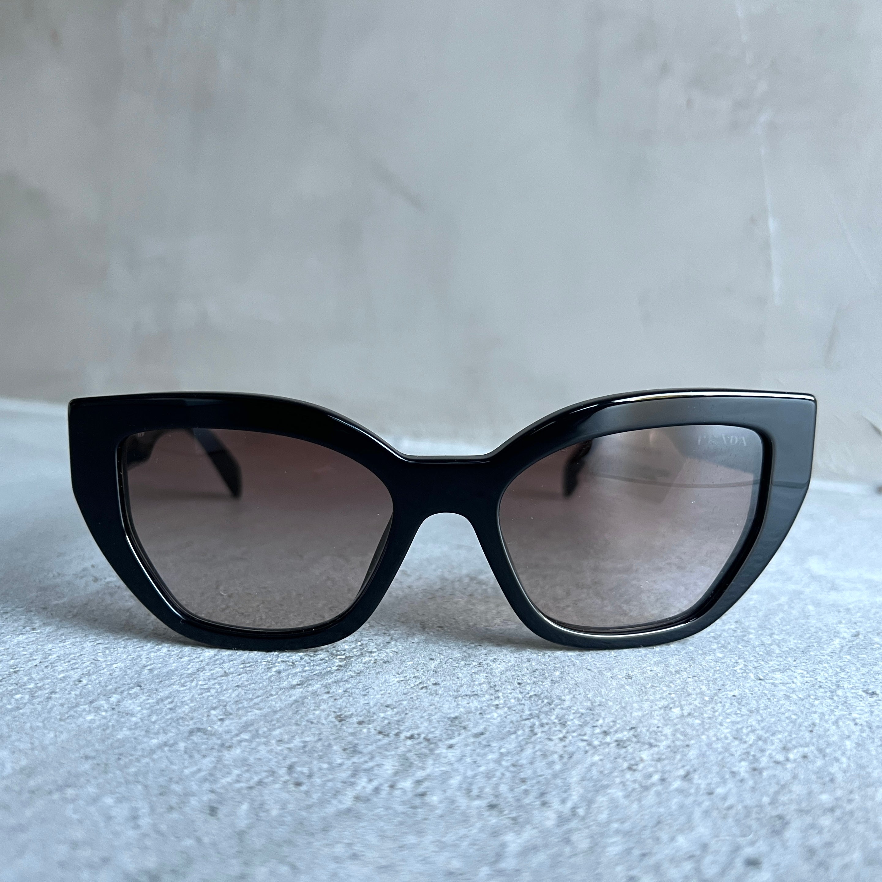 PRADA PRA09S Butterfly Sunglasses for Women - Black/Gradient Brown Polarized UV Protection - Fashion Luxury Sunglasses for Beach, Driving & Outdoor Activities