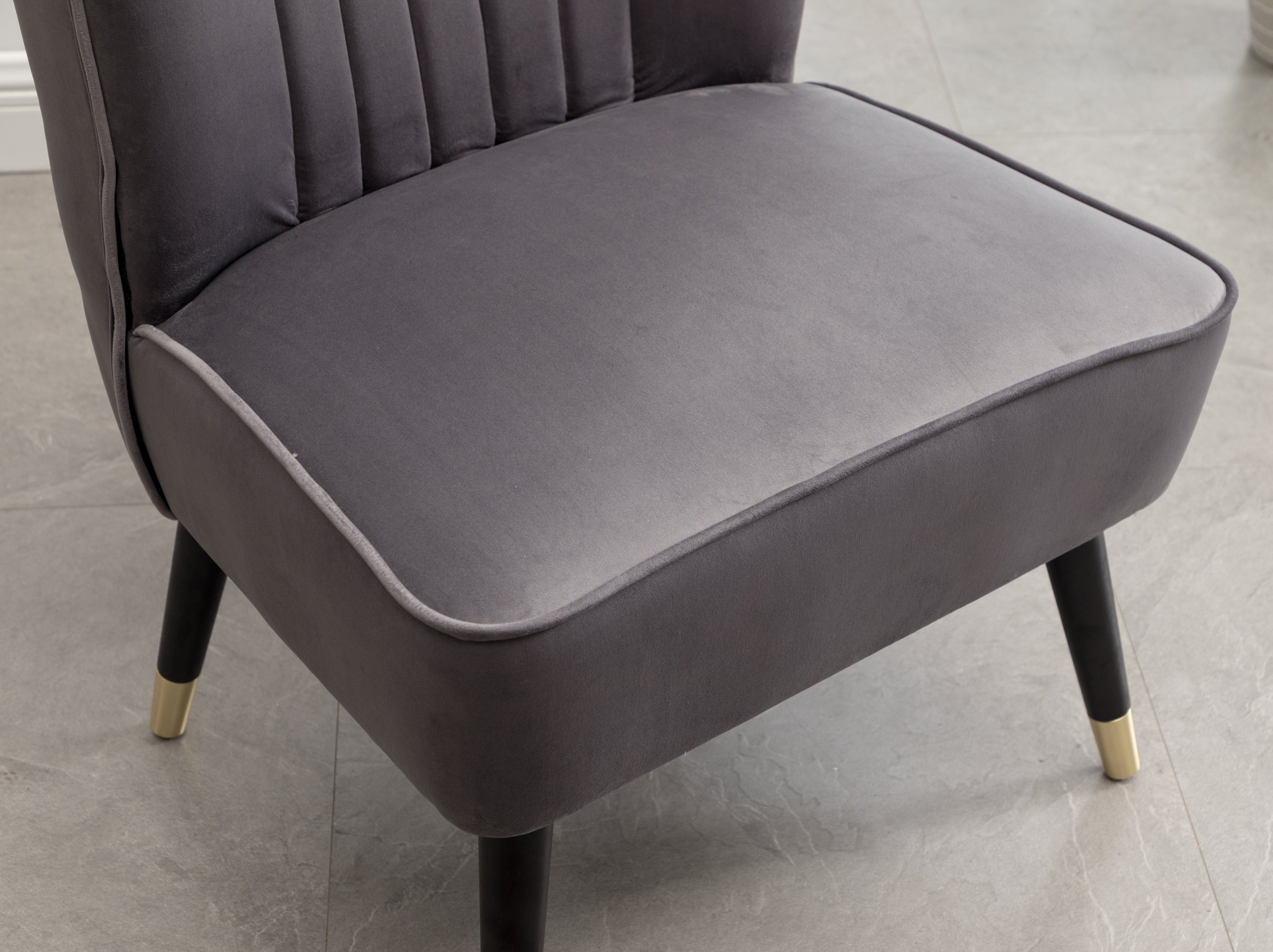 Roundhill Furniture Elon Contemporary Velvet Upholstered Accent Chair - Modern Lounge Chair for Living Room, Bedroom & Office - Soft Velvet Fabric with Sturdy Wooden Legs - Perfect for Reading Nook, Guest Seating or Home Decor