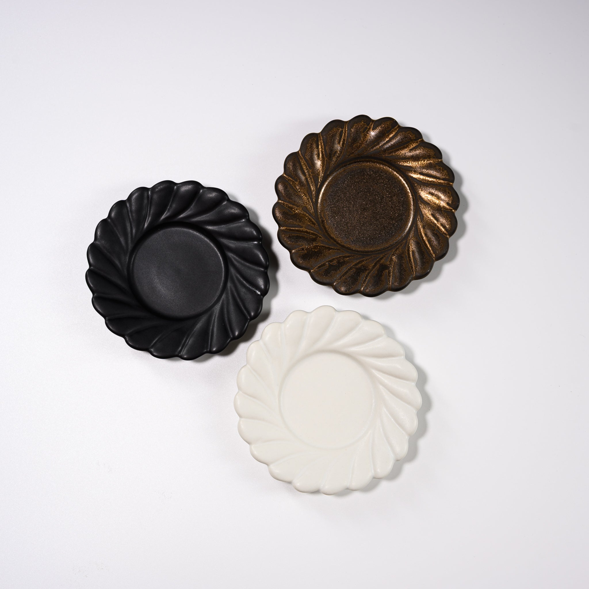 Handmade USUKIYAKI Small Dish - Twisted Flower Design Japanese Ceramic Appetizer Plate | Perfect for Sushi, Soy Sauce, or Home Decor