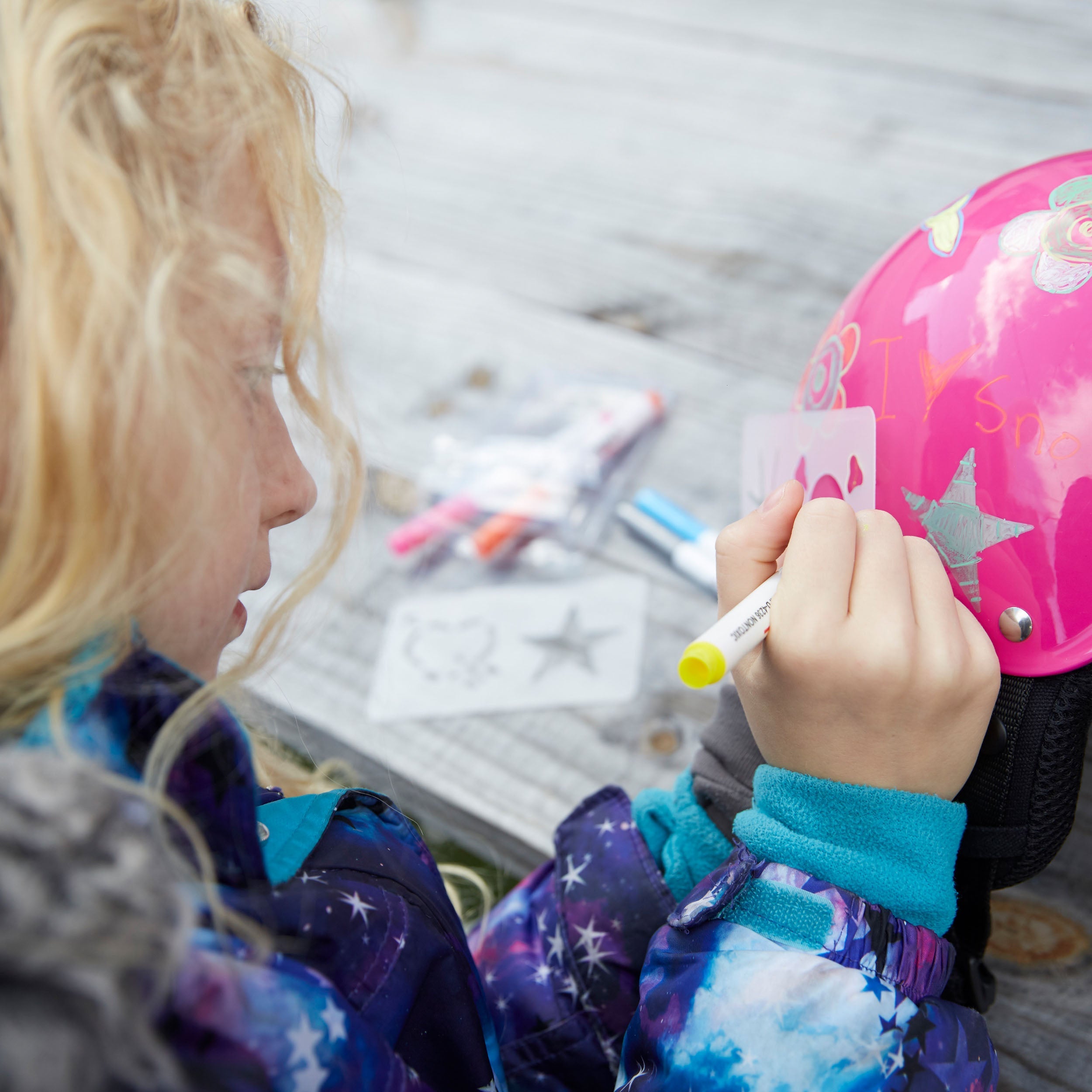 Dry Erase Helmet - Whiteboard Surface for Writing & Drawing - Perfect for Teachers, Meetings & Creative Brainstorming