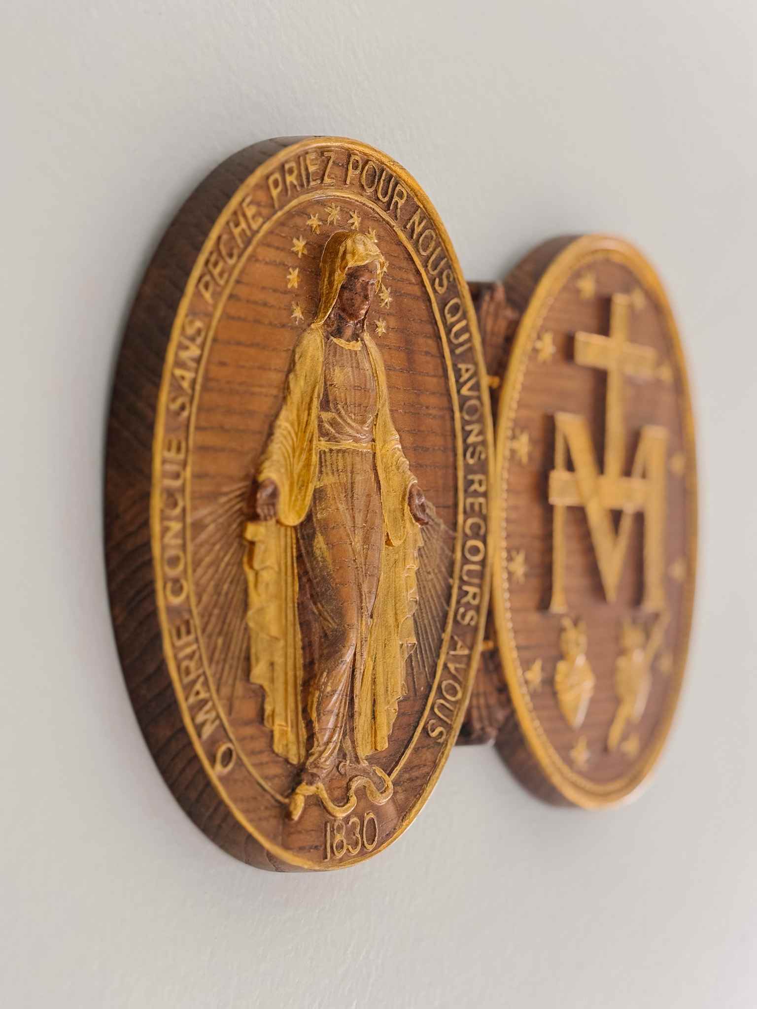 Beautiful Miraculous Medal Wooden Plaque - Religious Home Decor for Wall Display - Perfect for Prayer Rooms, Gifts & Catholic Devotion