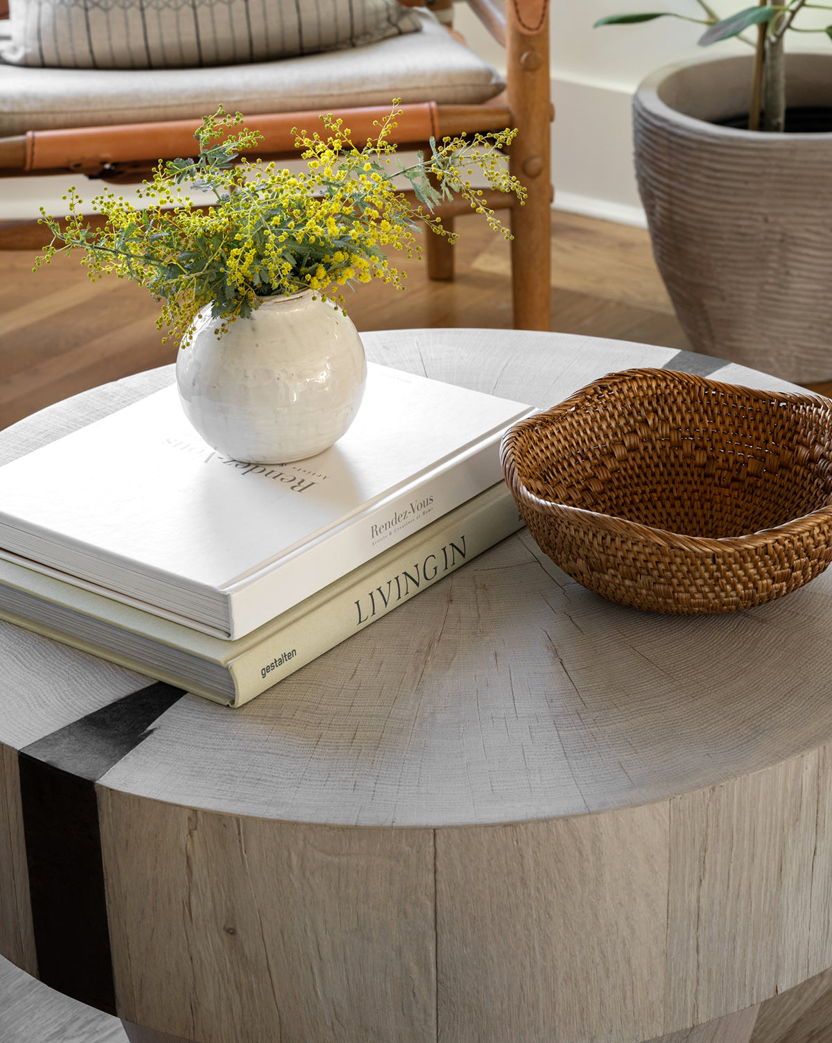 Elegant Round Ceramic Vase for Home Decor - Perfect for Flowers, Centerpieces & Modern Interior Design