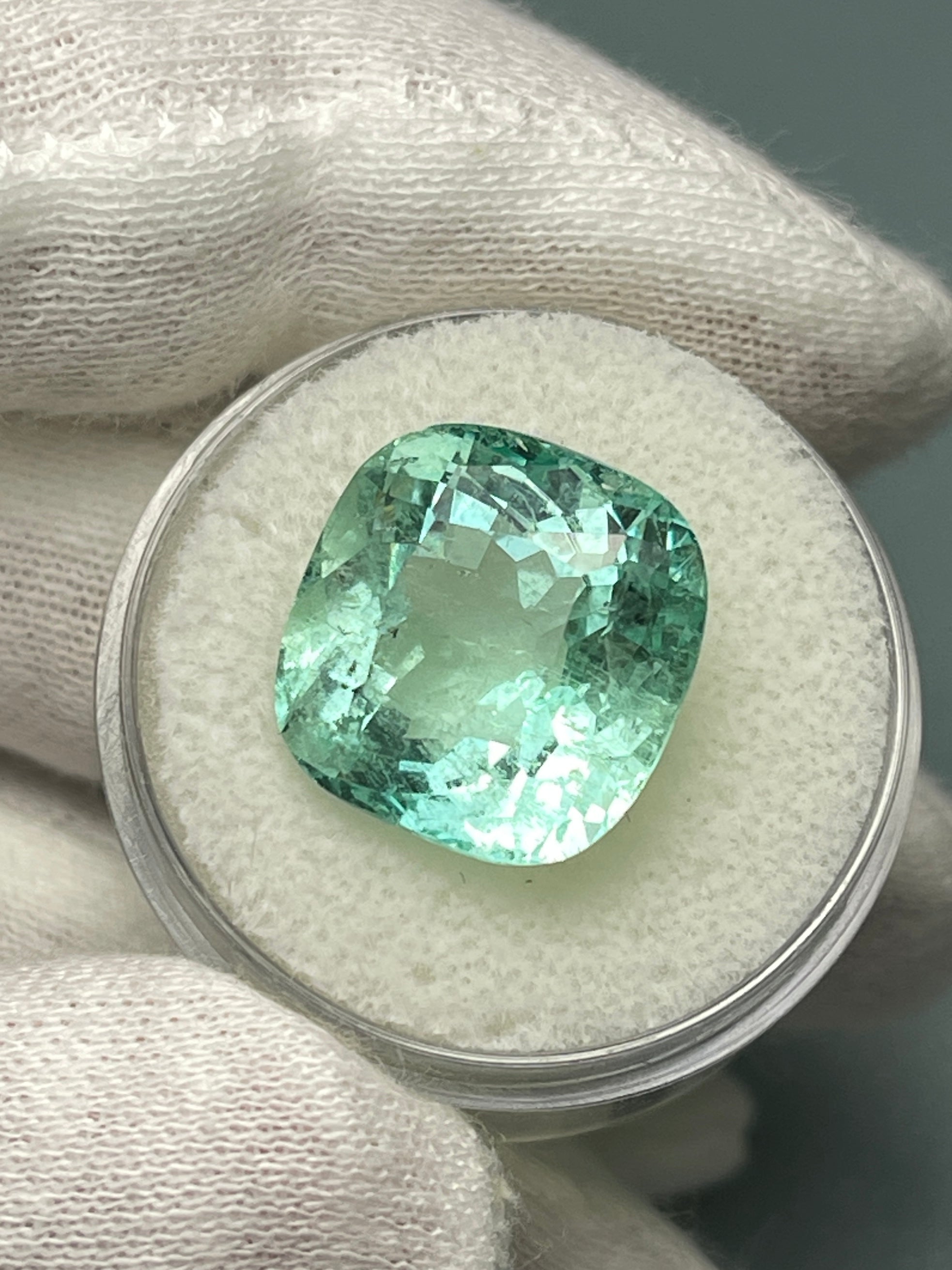 12.86 Carat Natural Colombian Emerald Cushion Cut 14.5x14mm - Luxury Gemstone for Engagement Rings & Fine Jewelry