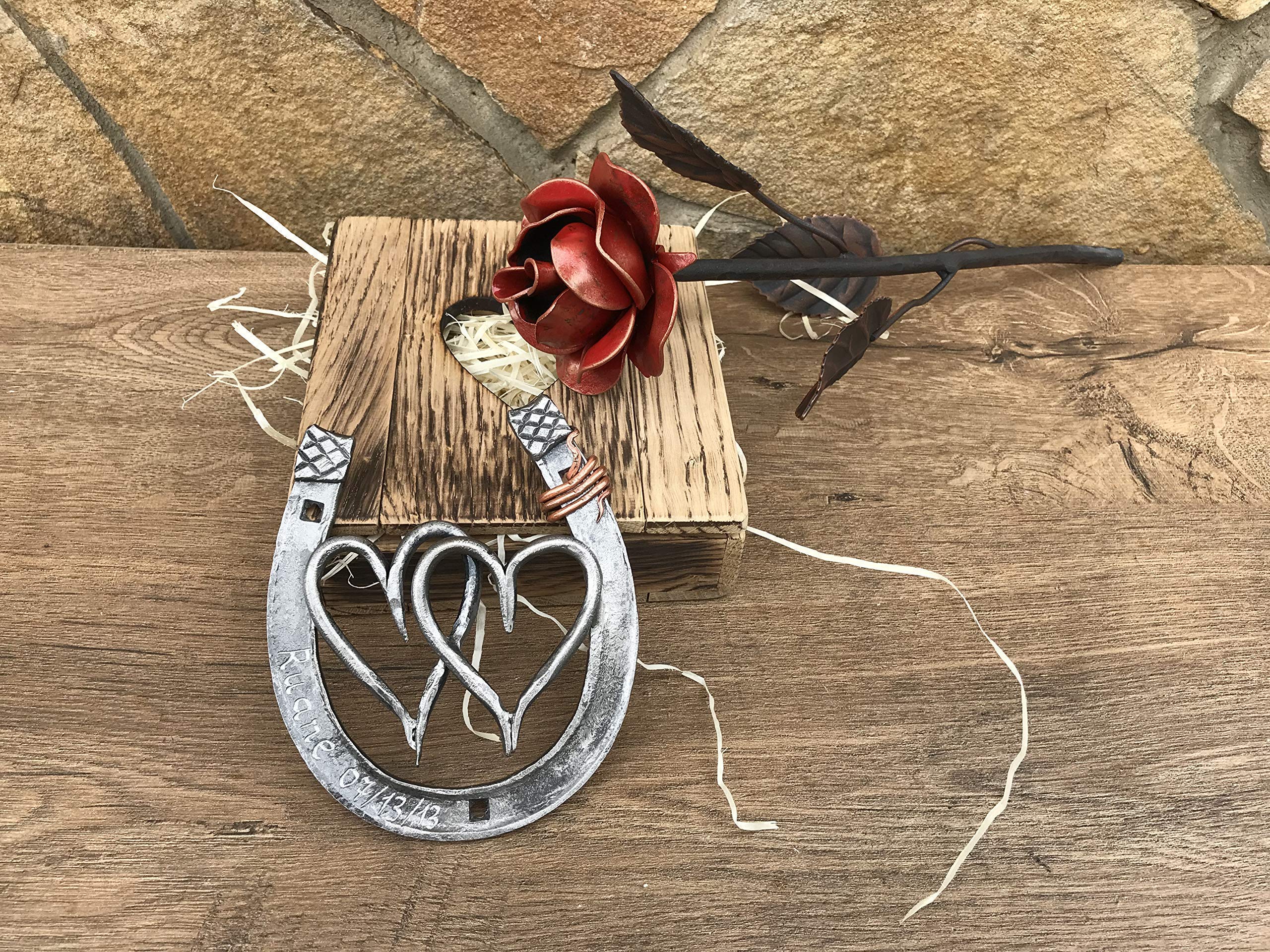 Handmade Iron Rose & Horseshoe Gift Set - Unique 6th Anniversary Gift for Her - Romantic Iron Themed Present for Wife - Perfect for Wedding Anniversaries, Valentine's Day & Home Decor