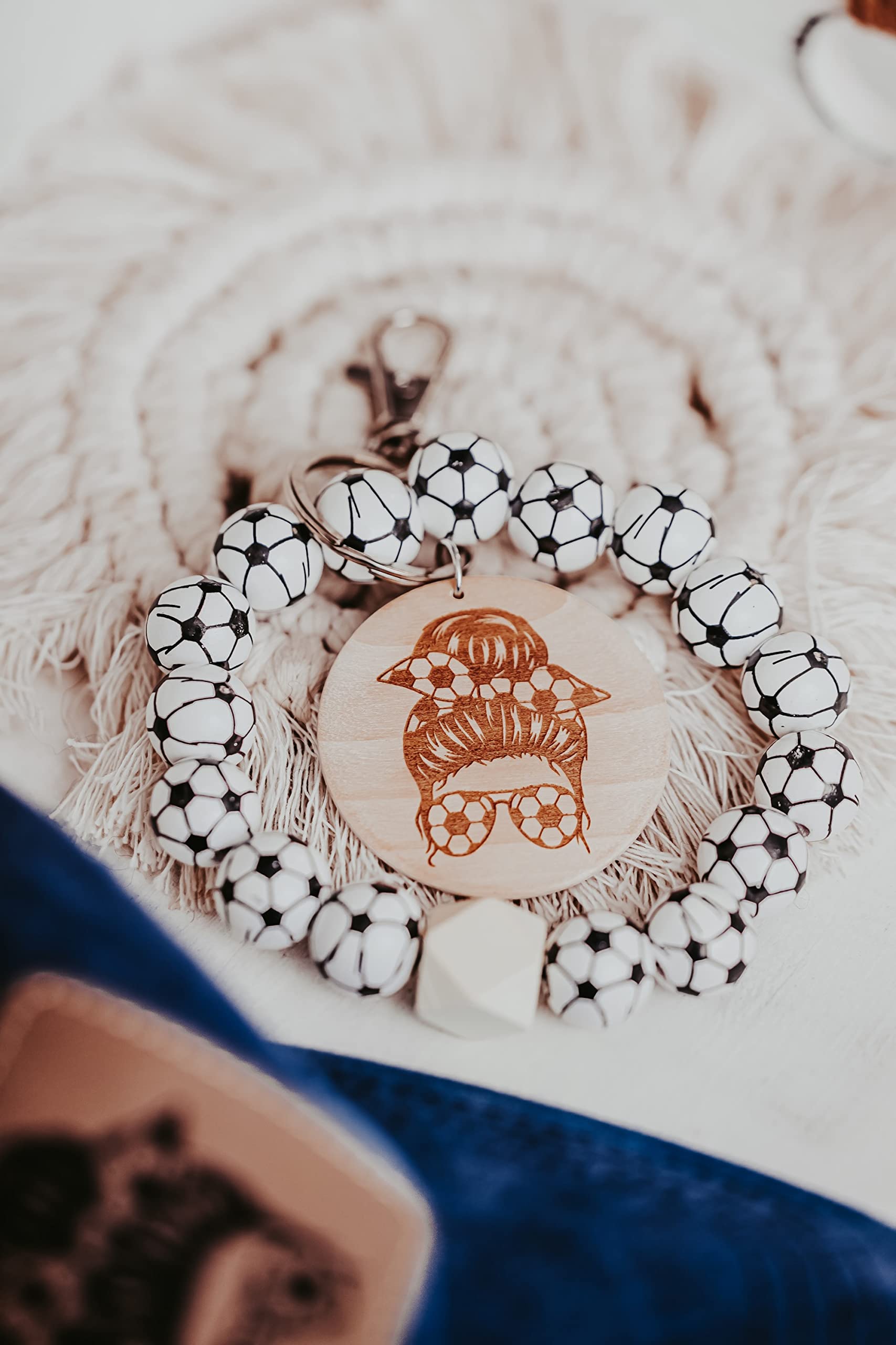 Beaded Baseball Mom Keychain - Personalized Team Mom Gift for Softball & T-Ball Coaches - Messy Bun Mama Wristlet Key Ring for Women - Perfect for Game Days, Team Parties & Coach Appreciation Gifts