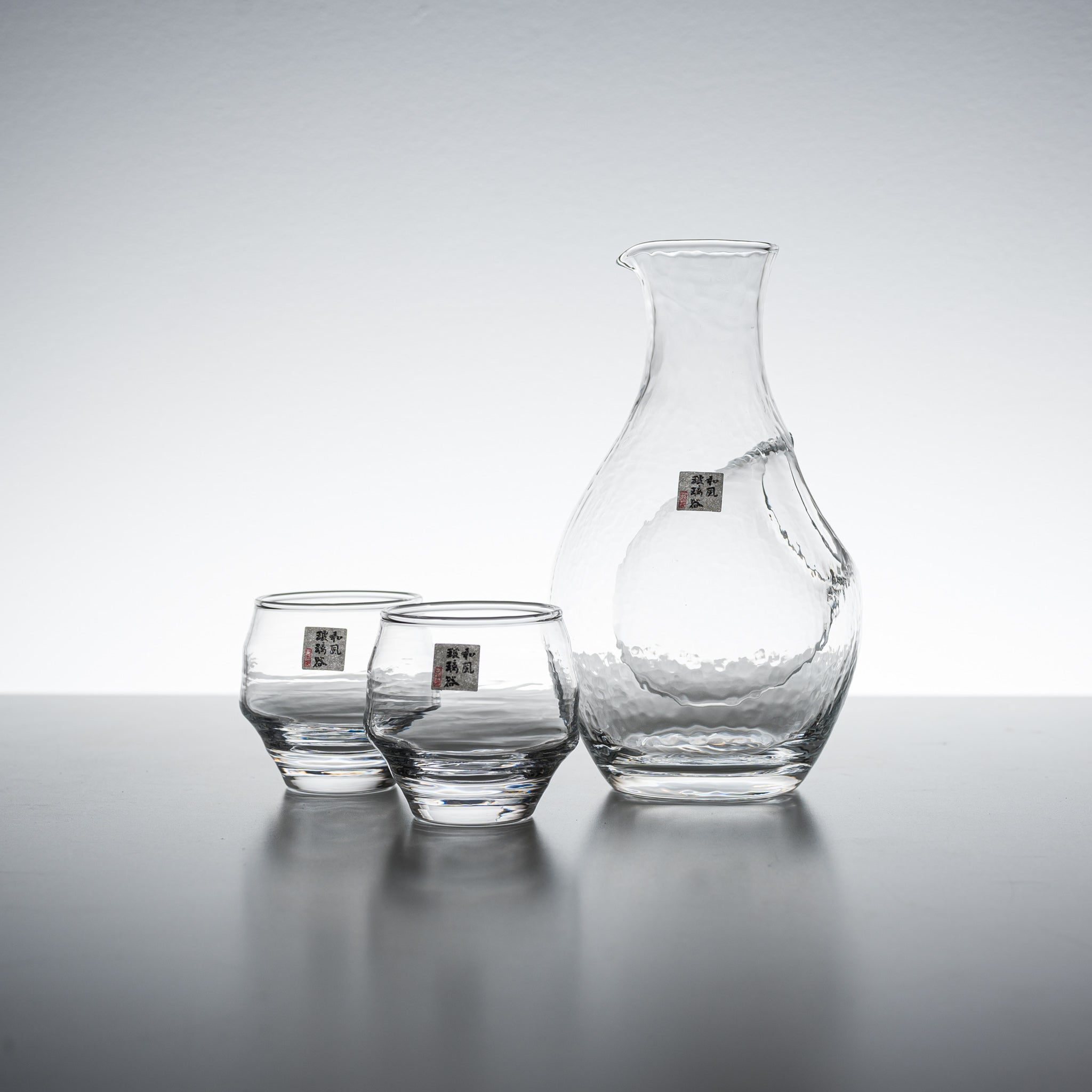 Premium Transparent Cold Sake Set - 1 Glass Jug with 2 Matching Cups | Japanese Chilled Sake Serving Kit for Dinner Parties, Gifts & Home Bars