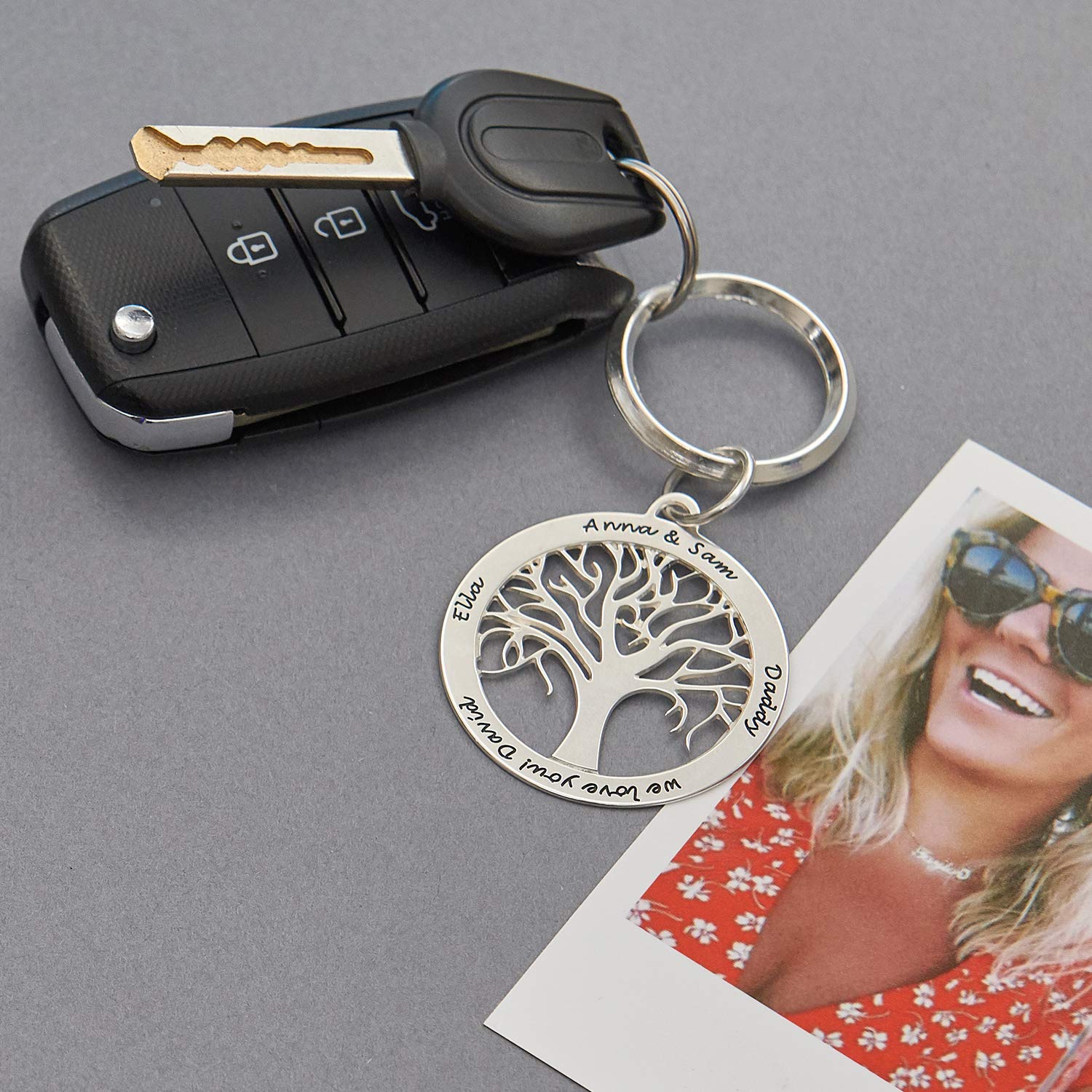 Personalized Family Tree Keychain - Custom Engraved Name Necklace for Men & Women | Unique Christmas Gift for Loved Ones | Perfect for Anniversaries, Birthdays & Special Occasions