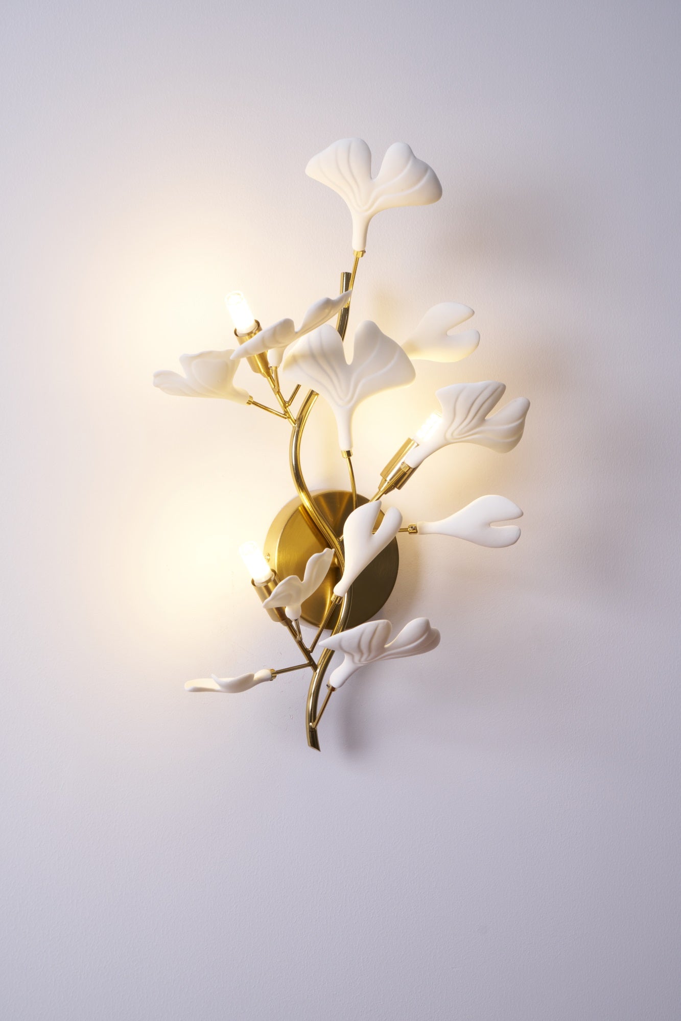 Ginkgo Leaf Wall Lamp - Modern LED Sconce Light Fixture for Bedroom, Living Room, and Hallway Decor | Energy-Efficient Home Lighting Solution