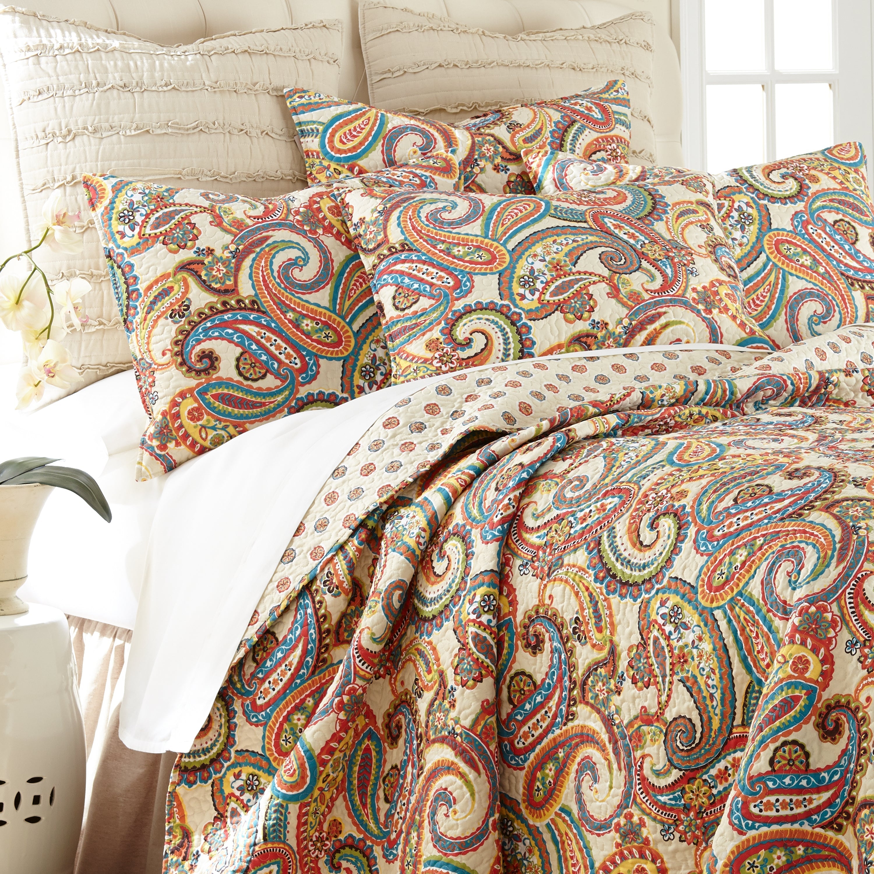 Alyssa Paisley Printed Queen Size Quilt Set - Soft Bedding Comforter with Matching Pillow Shams - Perfect for Master Bedroom, Guest Room & Cozy Home Decor