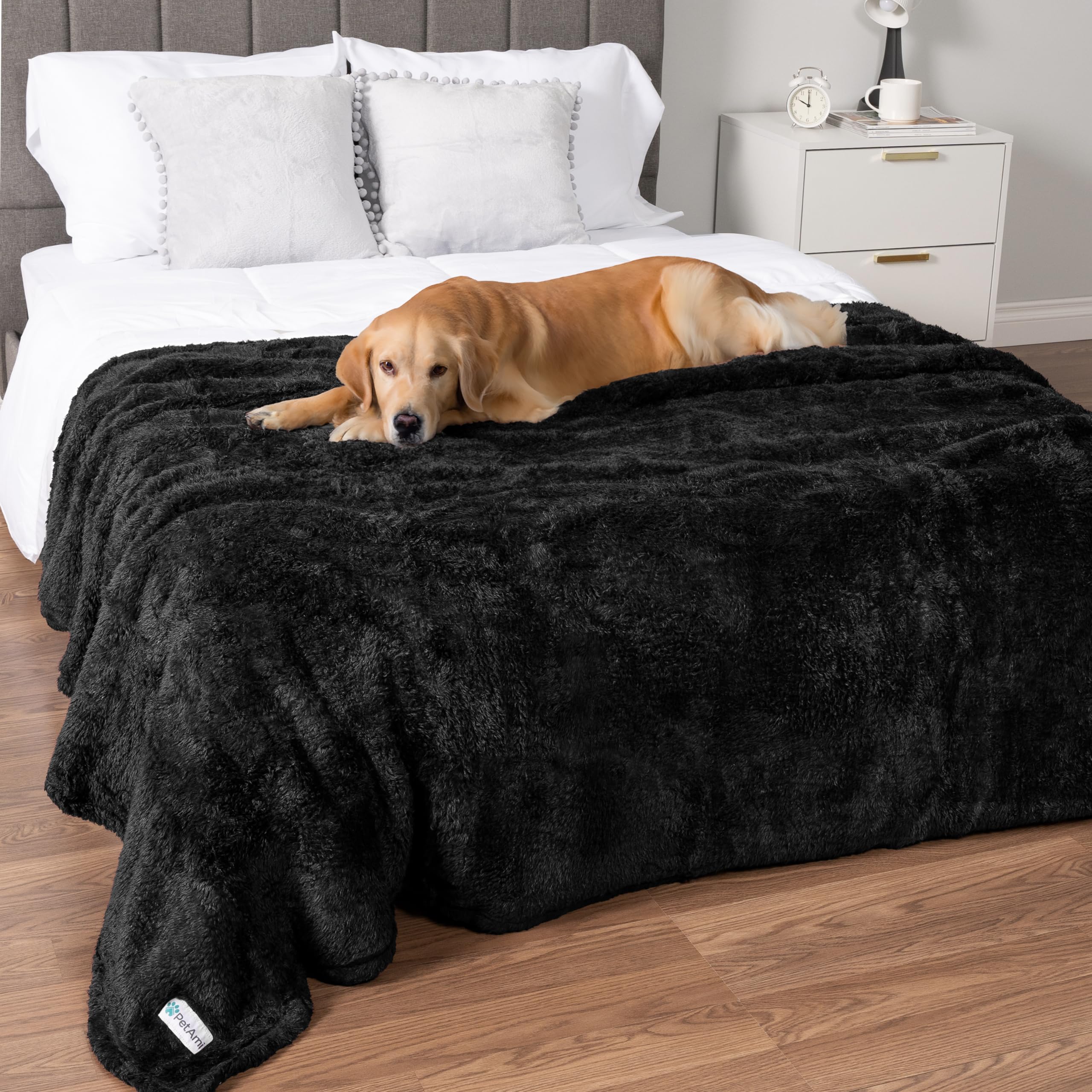 **PetAmi Extra Large Dog Blanket 60x80 - Soft Fluffy Sherpa Fleece Blanket for Large Dogs & Cats, Calming Pet Throw for Bed, Sofa, Couch - Washable Black Pet Blanket for Puppies & Kittens (Perfect for Cuddling, Travel & Anxiety Relief)**