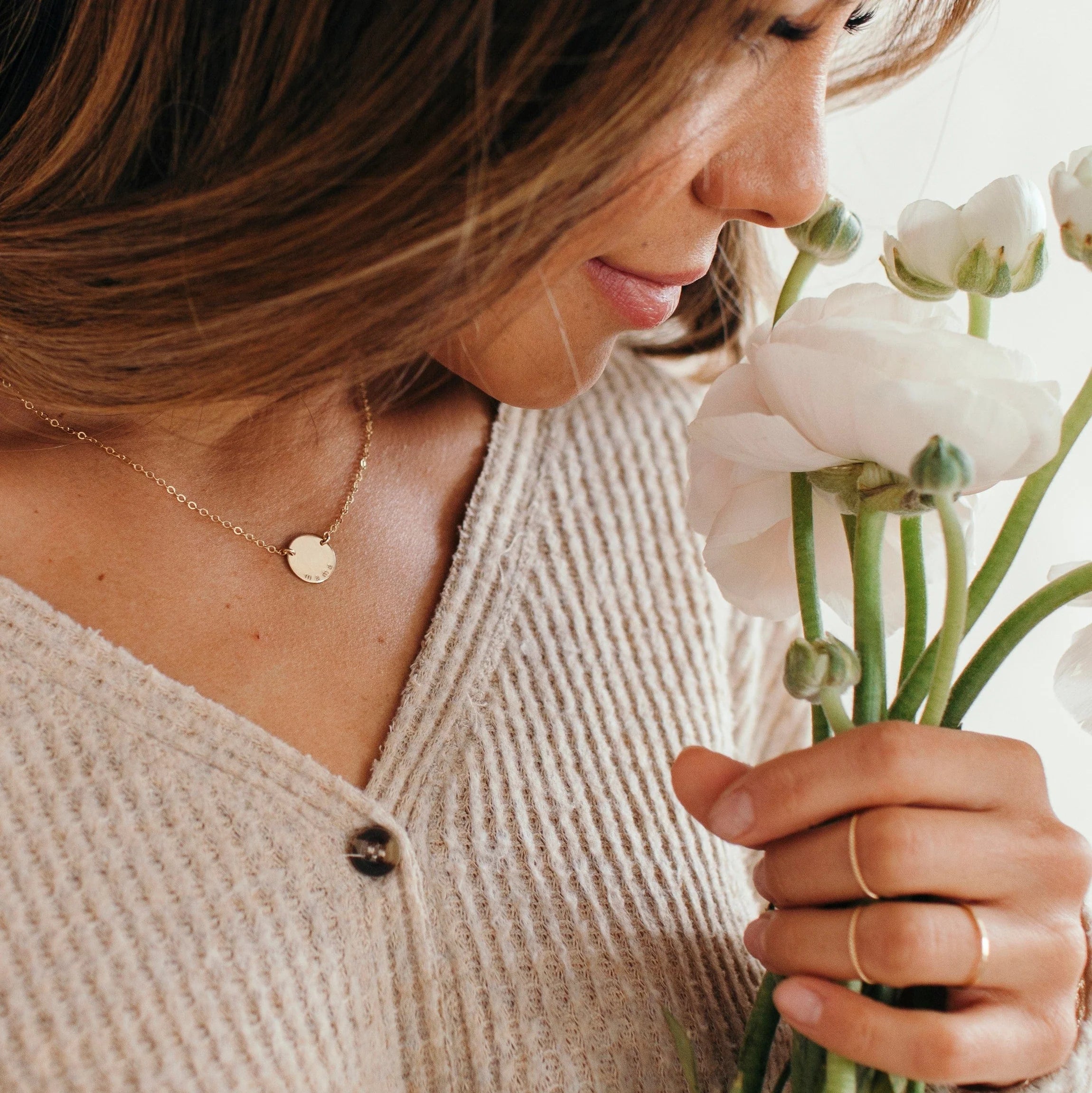 Gold Filled Mama Mini Zola Disc Necklace - Elegant Layering Necklace for Women, Dainty Gold Pendant Jewelry Gift for Mom, Perfect for Everyday Wear & Special Occasions