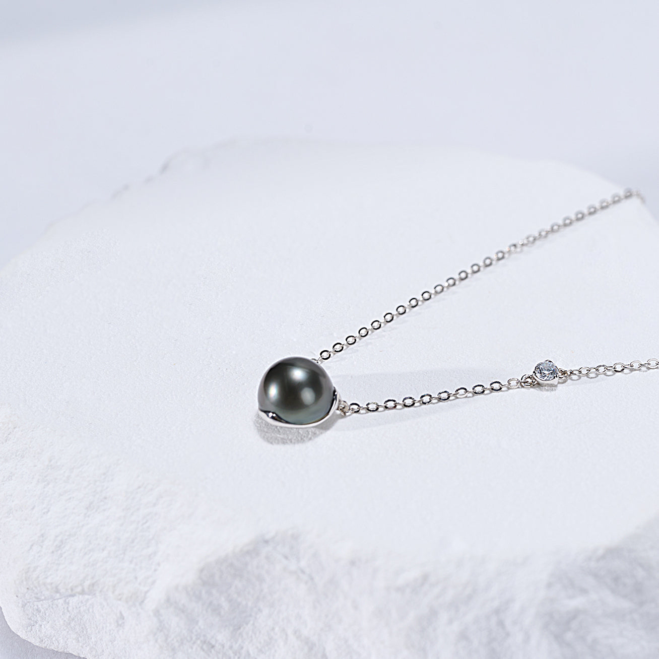18K Gold Tahitian Mabe Pearl Necklace for Women - Elegant White Pearl Jewelry Gift for Wedding, Anniversary & Special Occasions