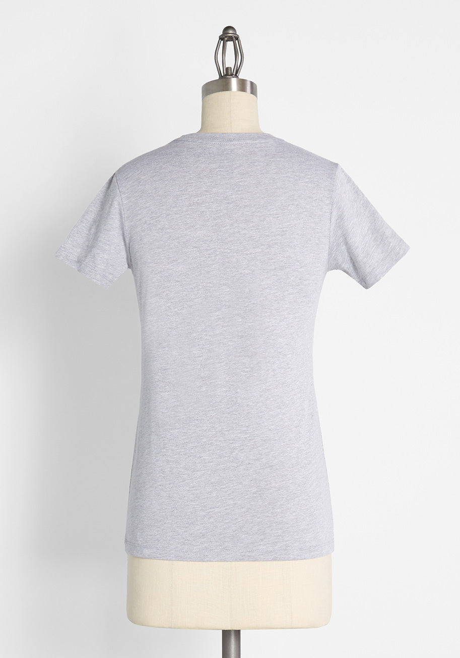 Rainbow Squad Goals Graphic Tee - Trendy LGBTQ+ Pride T-Shirt for Women & Men - Perfect for Pride Parades, Parties & Casual Wear