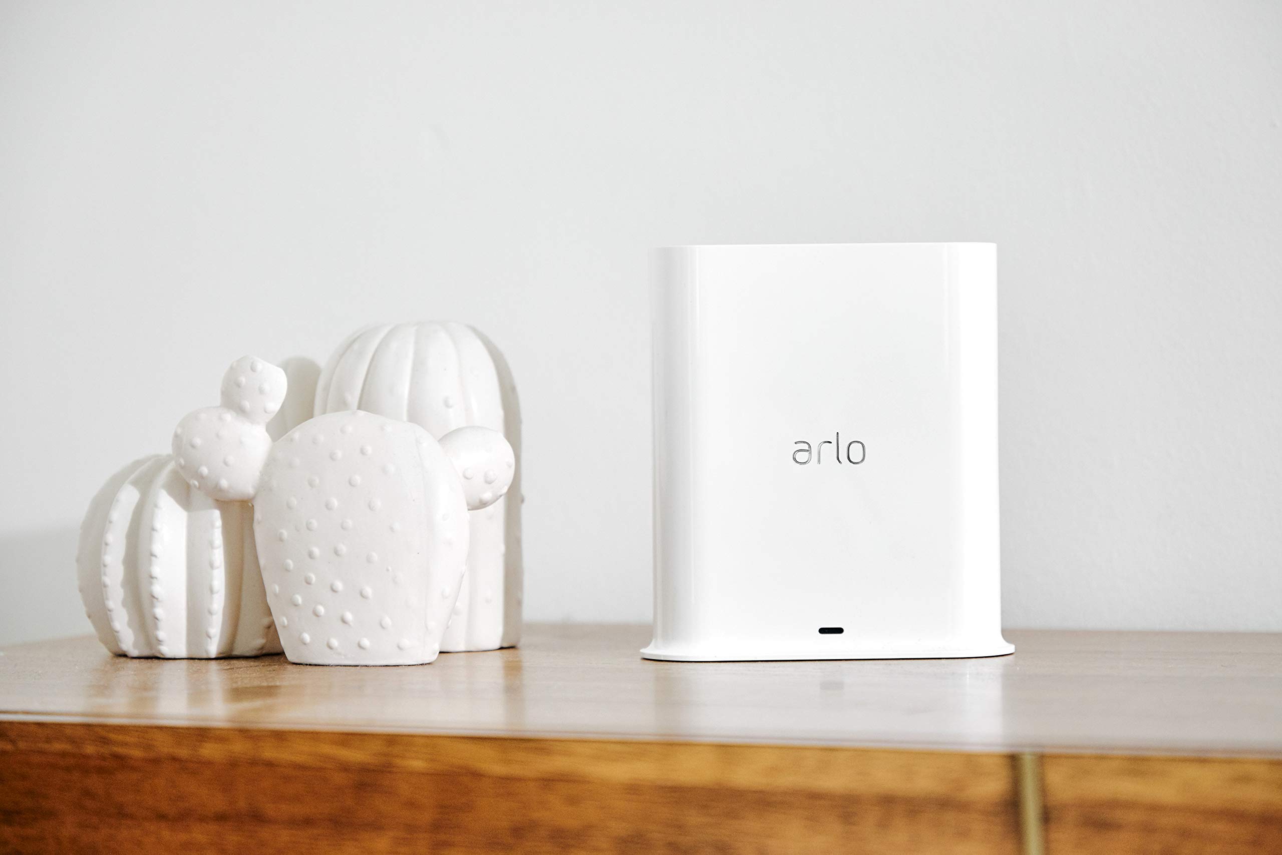 Arlo Smart Hub VMB5000 (Renewed) - Works with Ultra, Pro 2 & Pro 3 Security Cameras | Home Security System Accessory for Wireless Camera Connectivity & Enhanced Performance