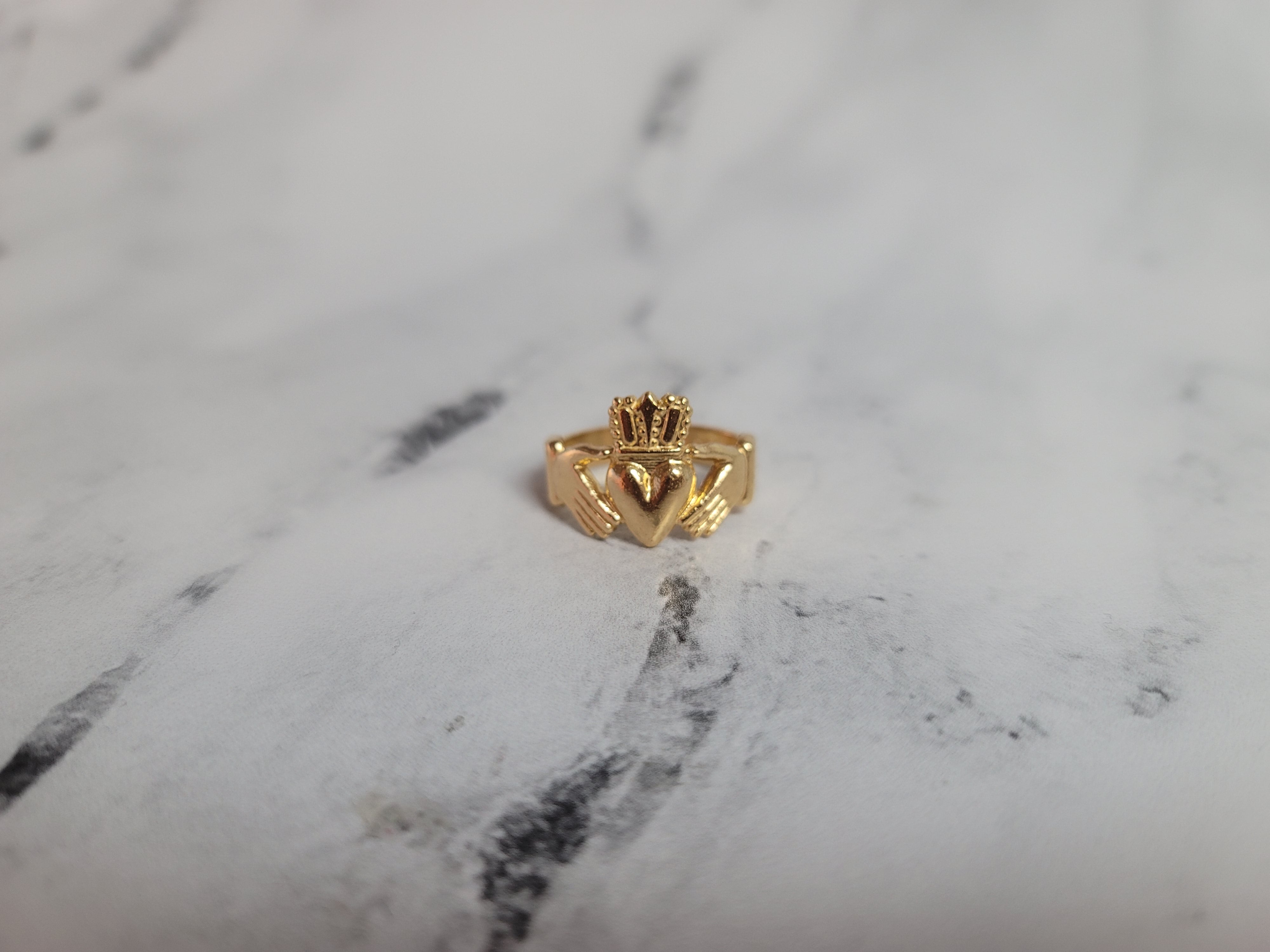 Authentic Irish Claddagh Ring in 14K Yellow Gold - Celtic Love Friendship Loyalty Wedding Band for Women & Men - Perfect for Engagement, Anniversary & St. Patrick's Day Gifts