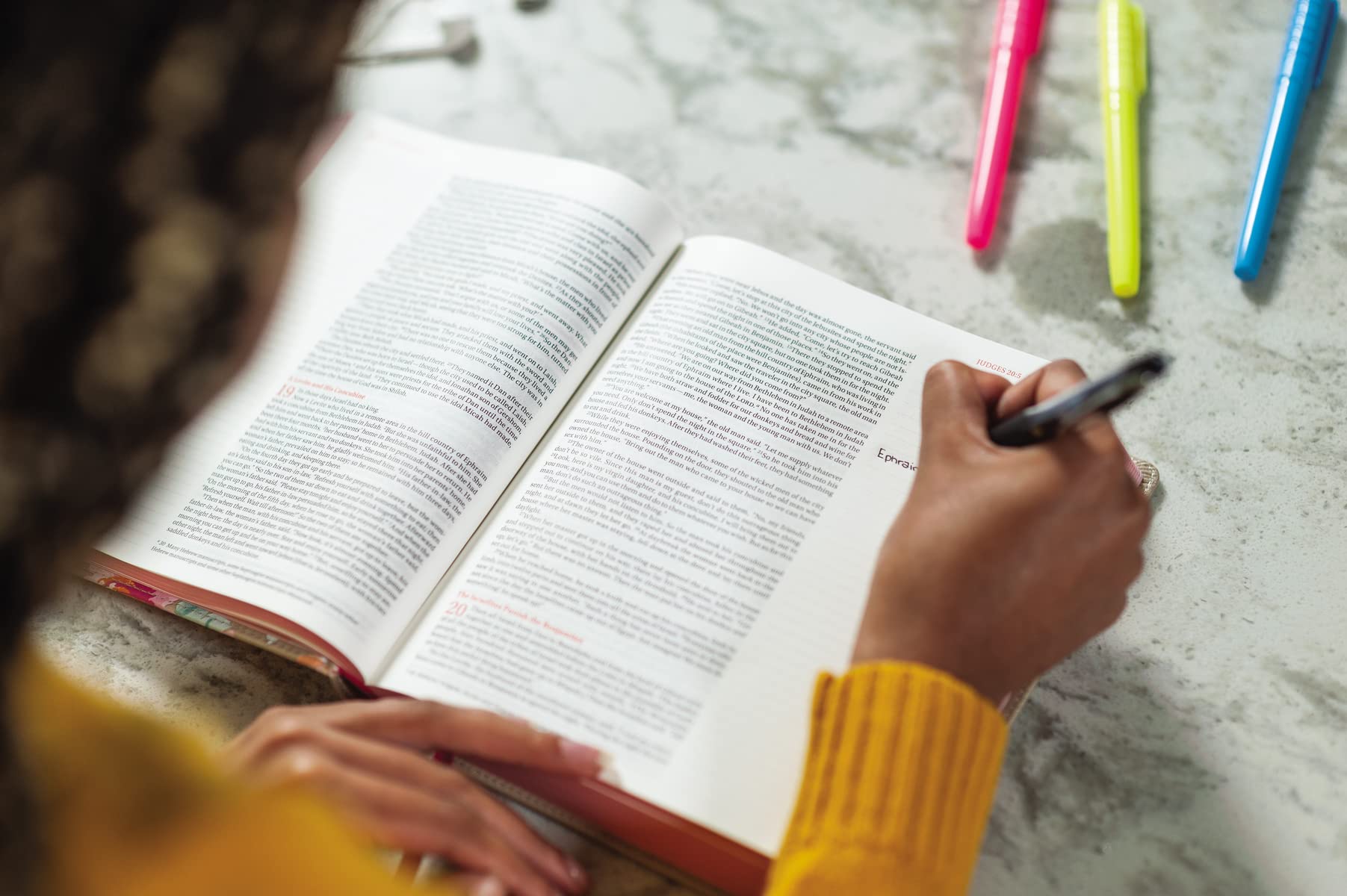 NIV Journal the Word Bible for Teen Girls - Leathersoft Over Board Cover, Gold Floral Design, Red Letter Edition with 450+ Journaling Prompts | Perfect for Devotional Study, Gift Giving & Personal Reflection