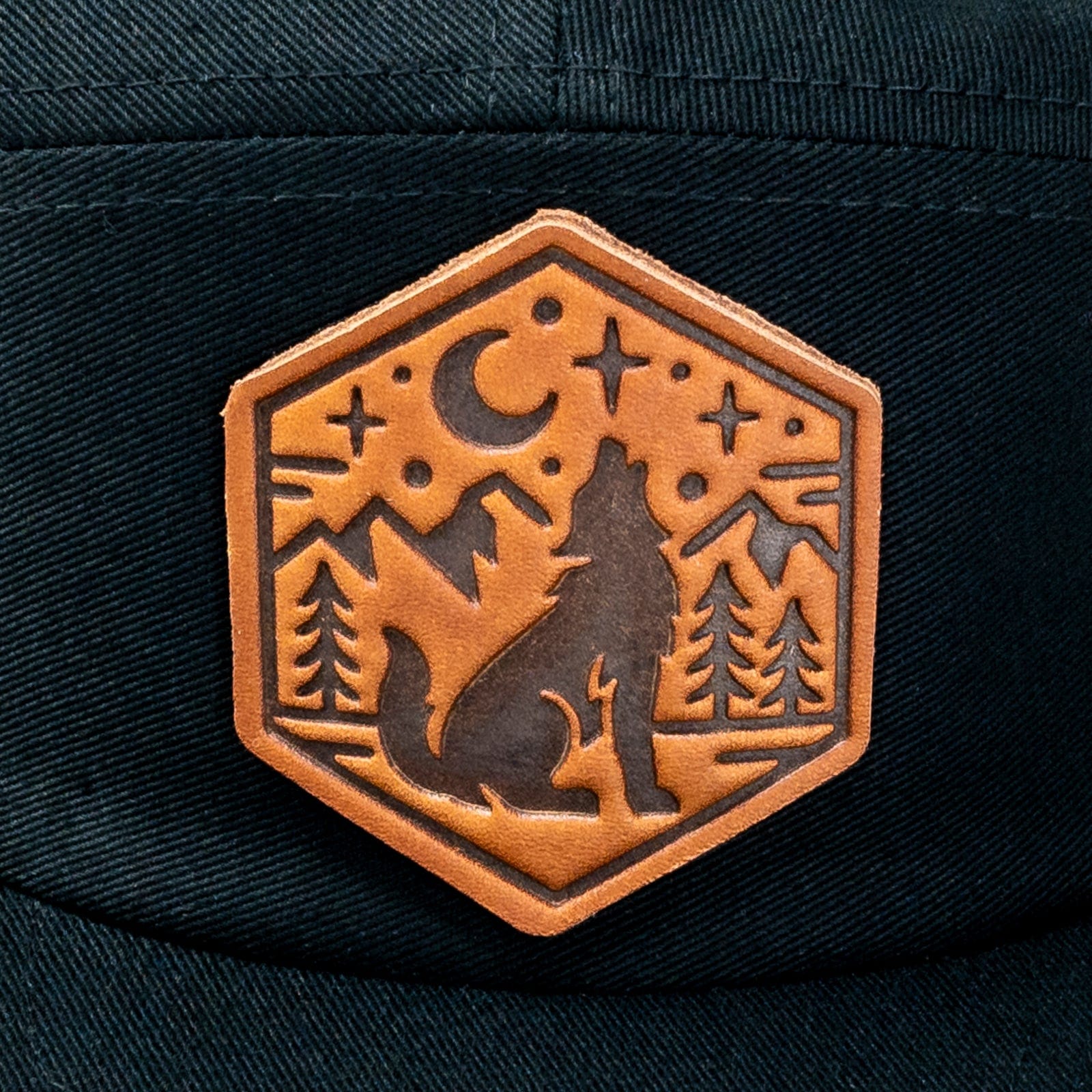 Howling Wolf Embroidered Baseball Cap - Stylish Adjustable Dad Hat for Men & Women - Perfect for Outdoor Activities, Sports, and Casual Wear