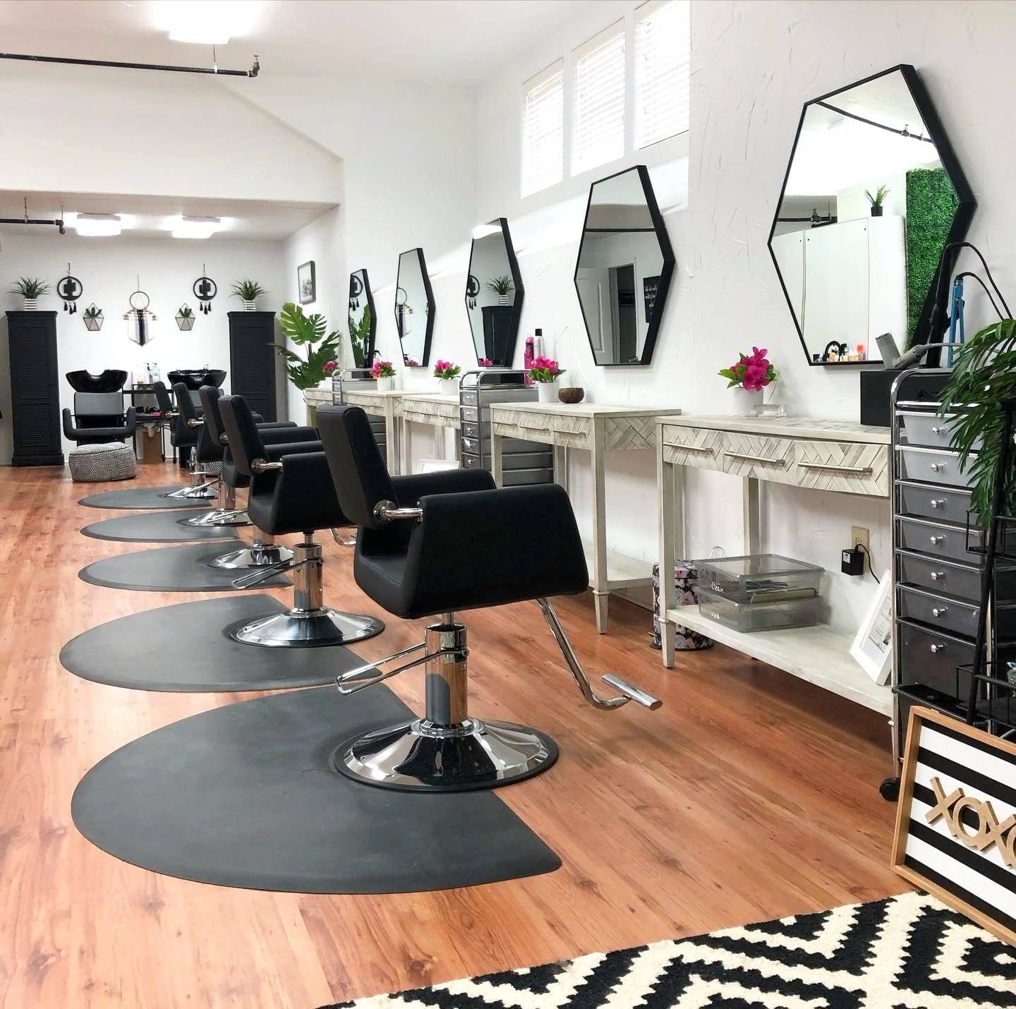 Modern Salon Styling Chair - Adjustable Hydraulic Hairdressing Chair with Swivel Base for Barber & Beauty Salon - Perfect for Hair Cutting, Coloring & Styling Services