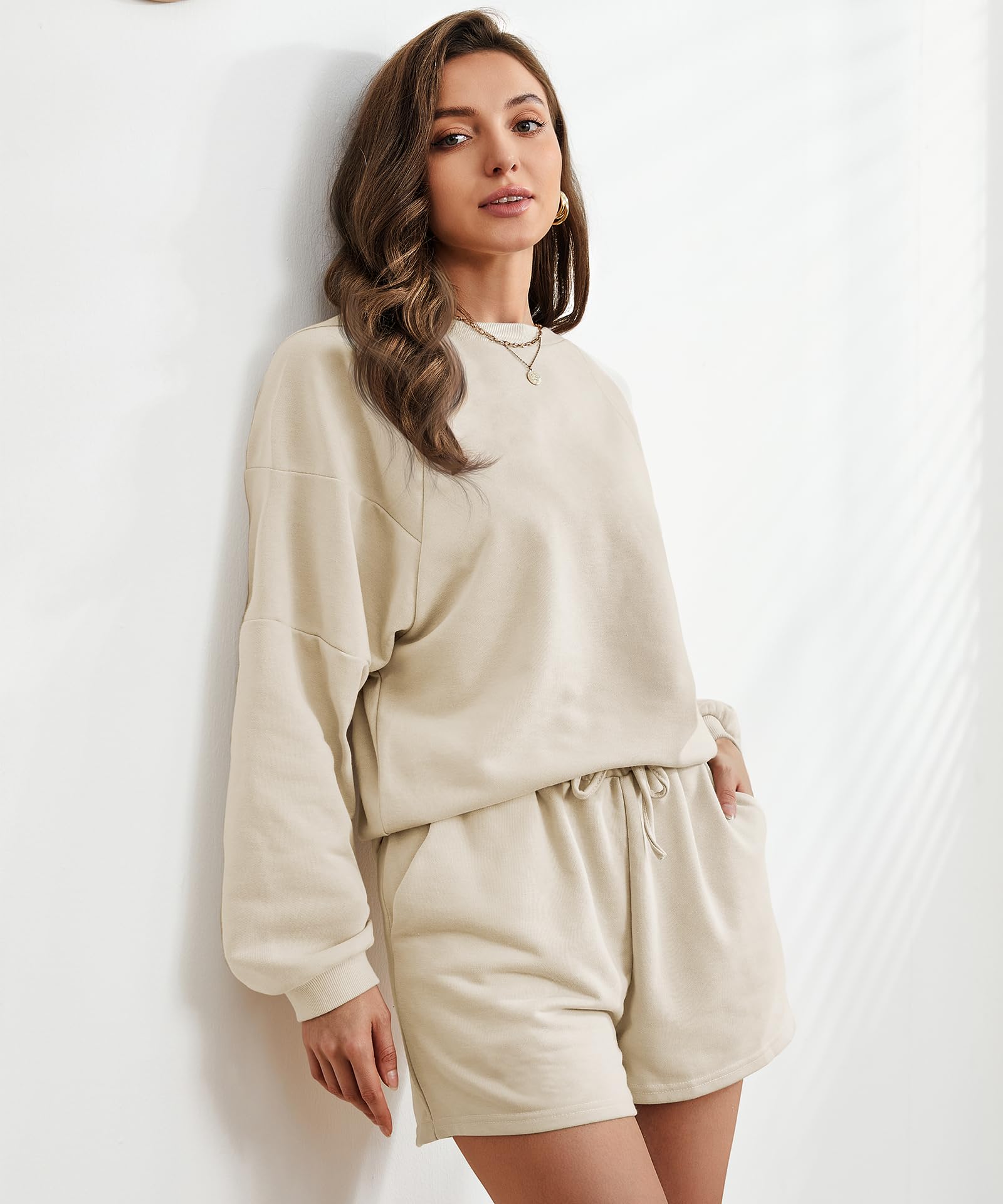 Women's 2-Piece Oversized Sweatsuit Set - 2024 Fashion Lounge Wear with Long Sleeve Sweatshirt & Shorts Matching Outfit with Pockets | Comfy Homewear, Casual Street Style & Gym Co-ords