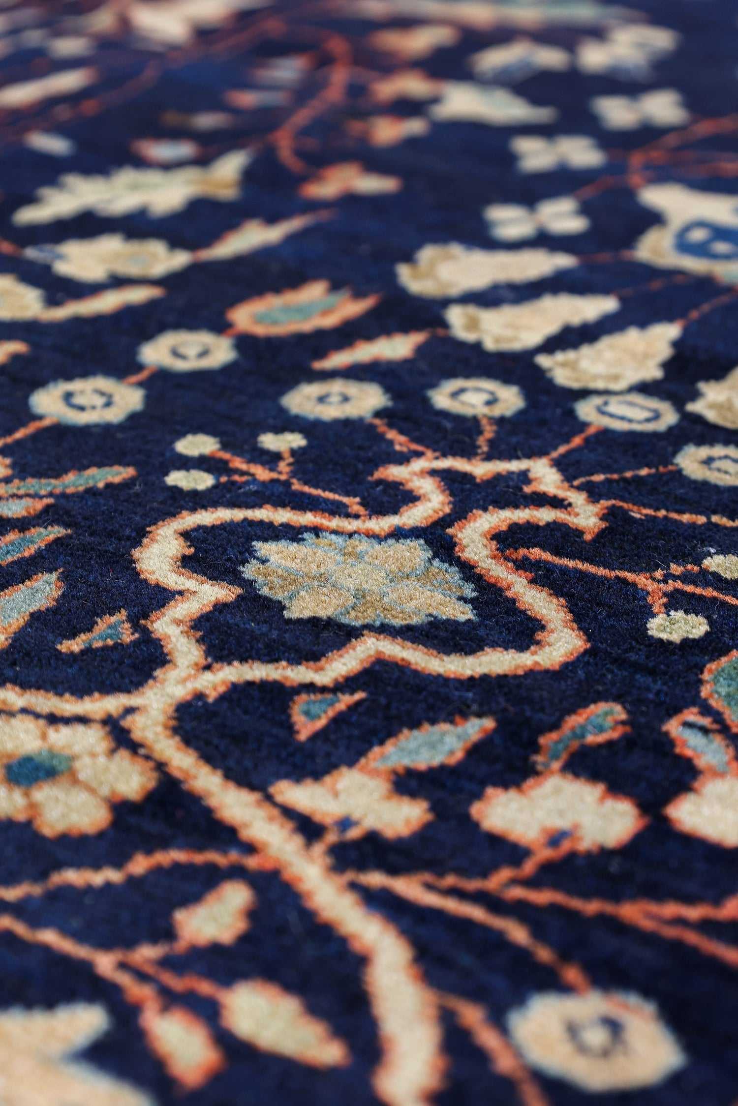 Antique Ferahan Sarouk Handwoven Traditional Persian Rug J78688 - Perfect for Living Room, Bedroom & Home Decor