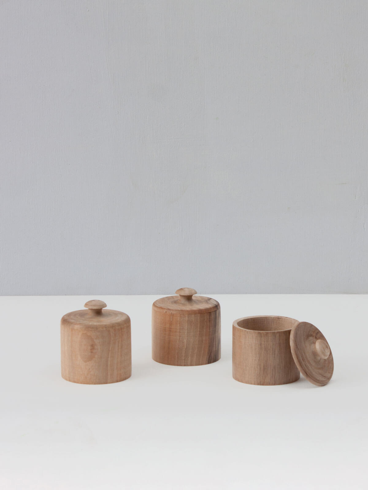 Handcrafted Walnut Wood Lidded Pot with Airtight Seal - Premium Kitchen Storage Container for Spices, Tea & Coffee | Eco-Friendly Home Decor & Gift Idea