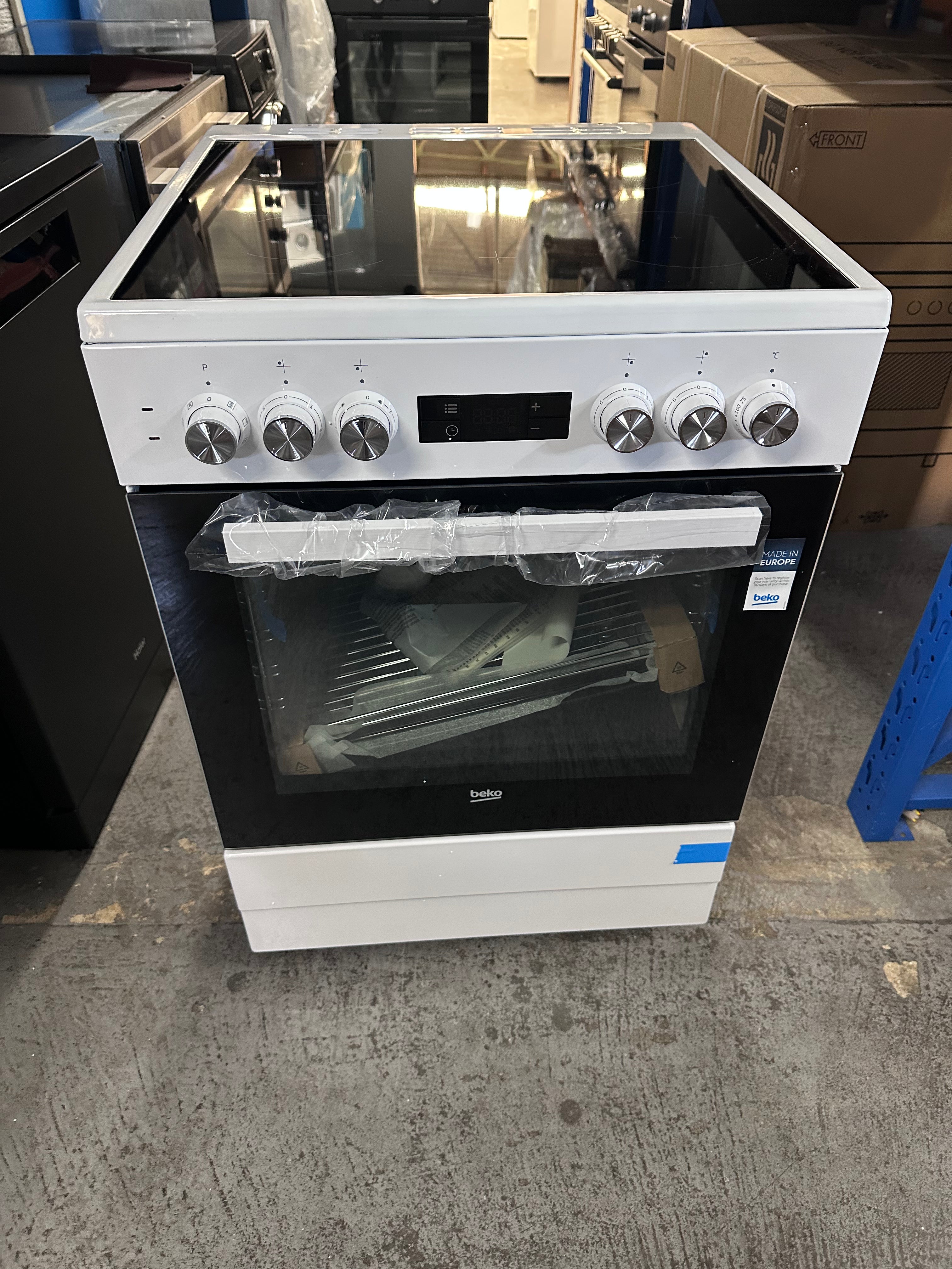 Beko BFC60VMW1 60cm Freestanding Electric Oven and Stove Combo - Factory Second | Perfect for Small Kitchens, Apartments & Home Cooking