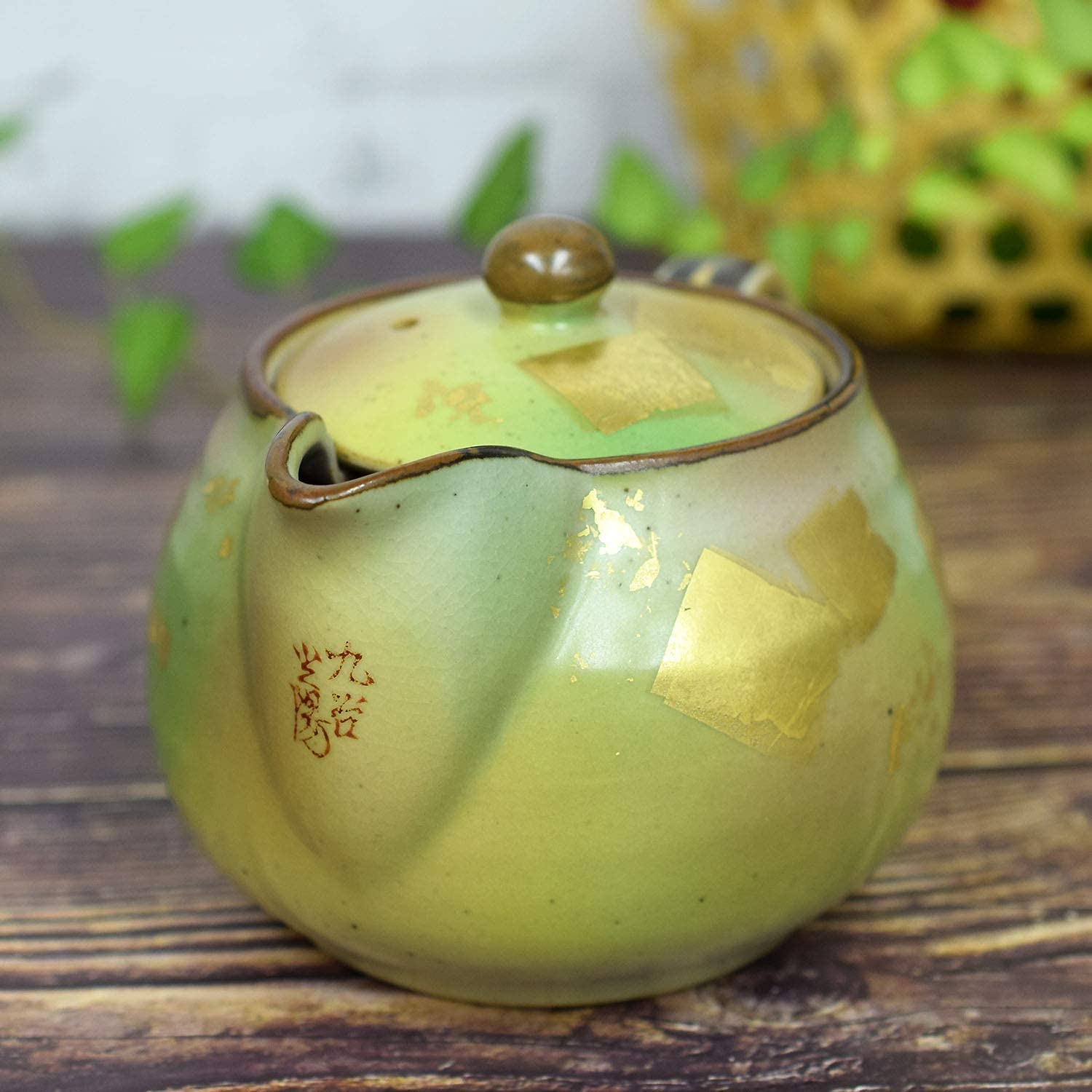 Premium Japanese Yaki Teapot with Gold Leaf Design & Built-in Tea Strainer - Authentic Ceramic Teapot for Loose Leaf Tea, Matcha, or Herbal Tea - Perfect for Home, Office, or Tea Ceremonies