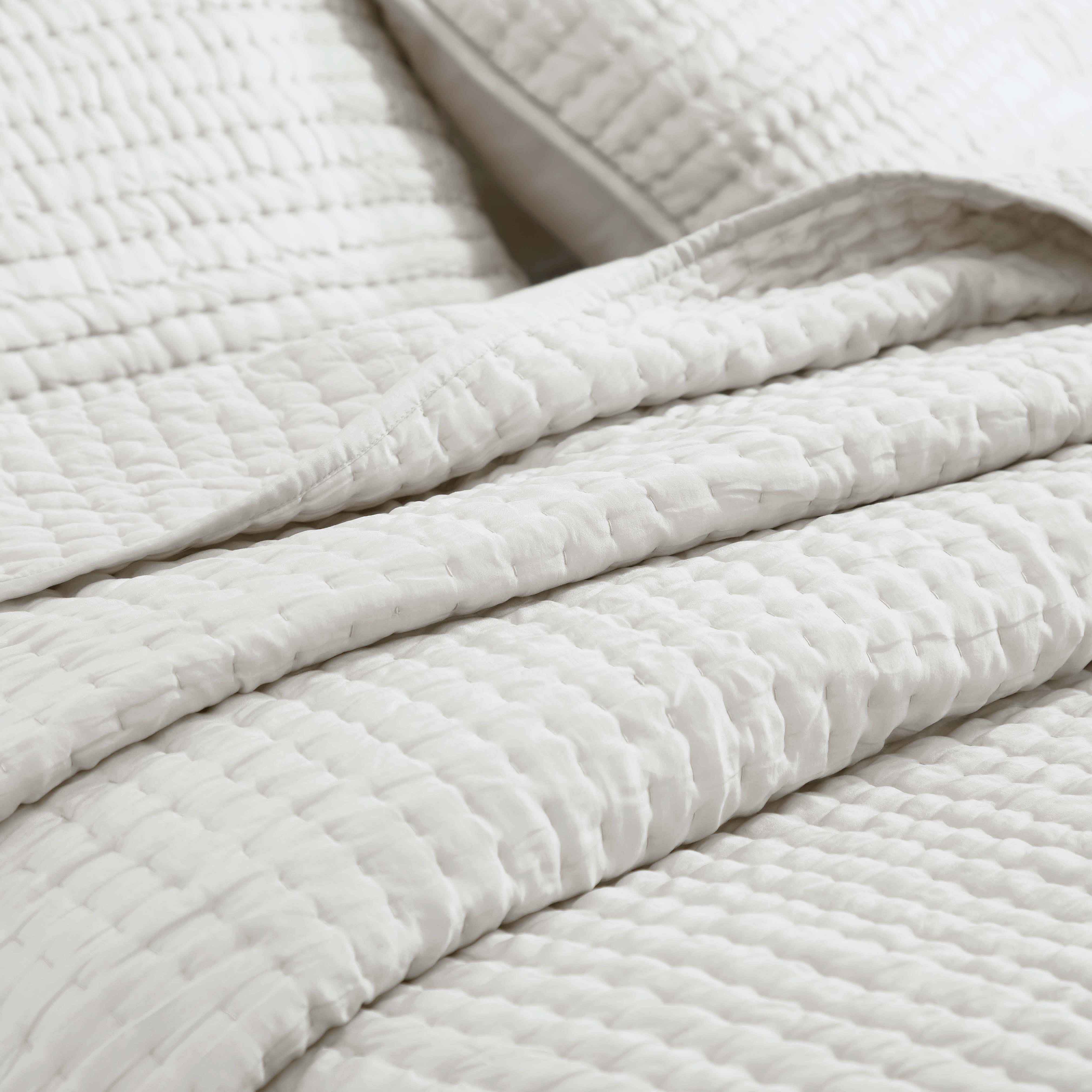 Bella 100% Pure Silk Pick Stitch Medium Weight Quilt & Sham Set - Queen Size Luxury Bedding for Elegant Bedroom Decor & Cozy Sleep
