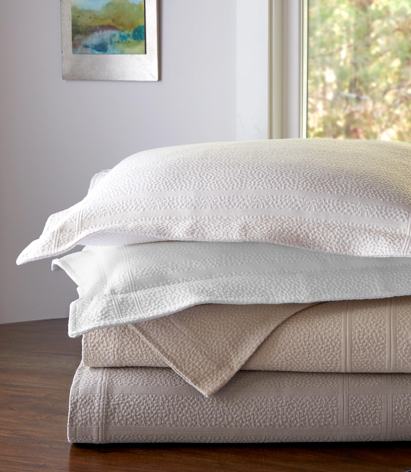 Luxury Montauk Matelassé Coverlet - Queen Size Quilted Bedspread for All Seasons | Soft & Breathable Cotton Blend | Perfect for Master Bedroom, Guest Room & Hotel Decor