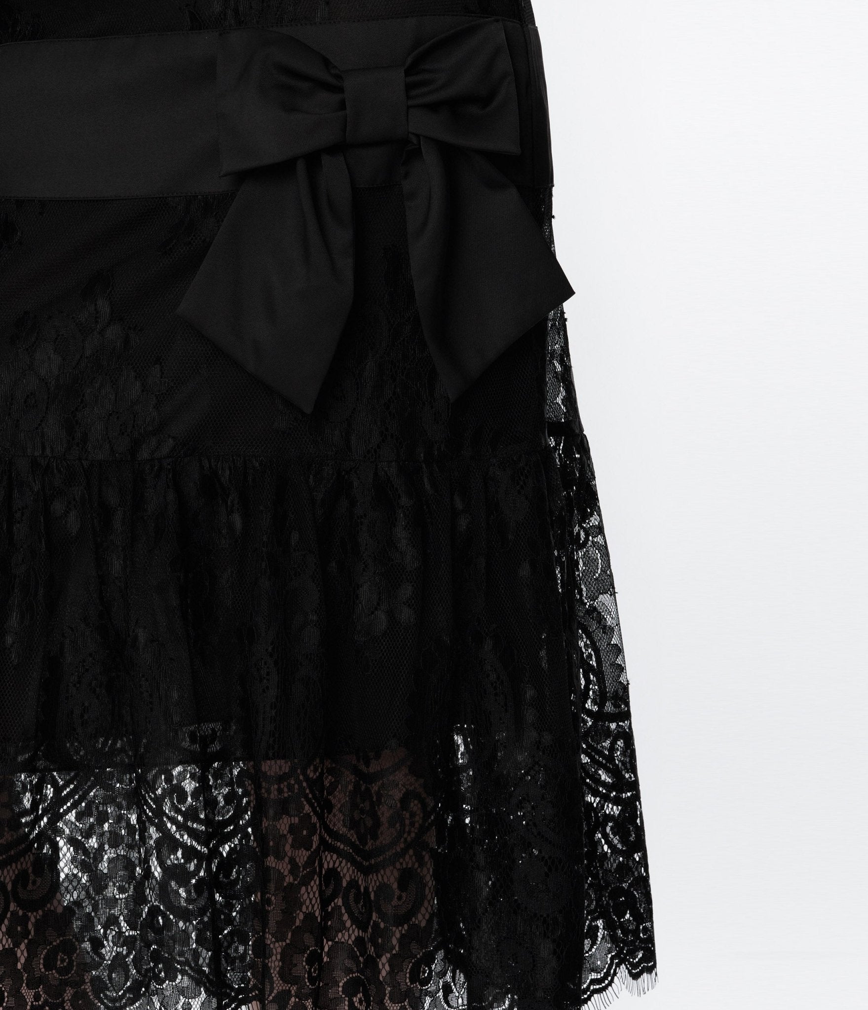 Vintage 1920s Black Lace Flapper Dress with Bow - Elegant Roaring 20s Costume for Gatsby Party, Halloween, or Themed Events