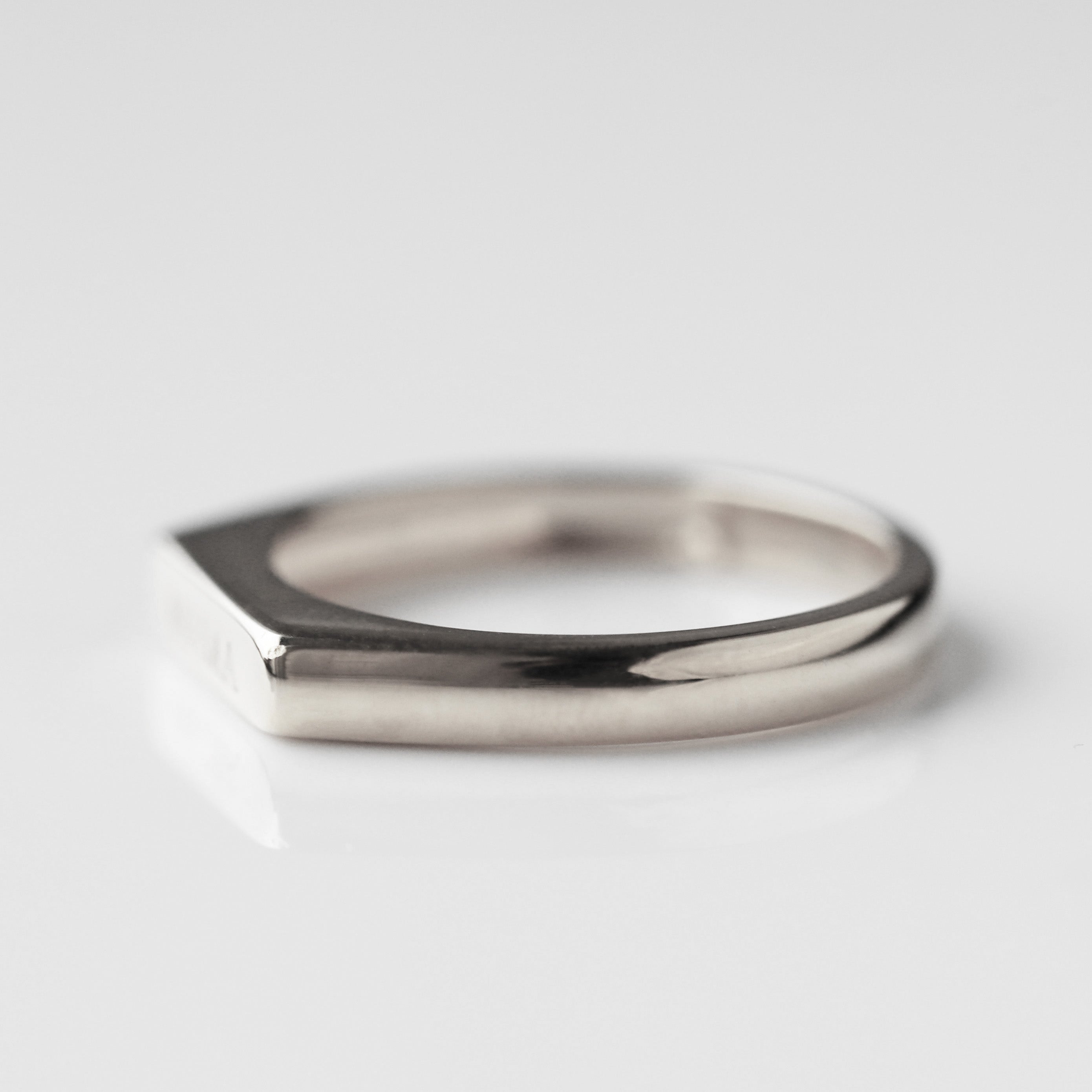 Vintage Mama Signet Ring - Elegant Mother's Jewelry Gift for Women - Perfect for Mother's Day, Birthday & Anniversary Celebrations