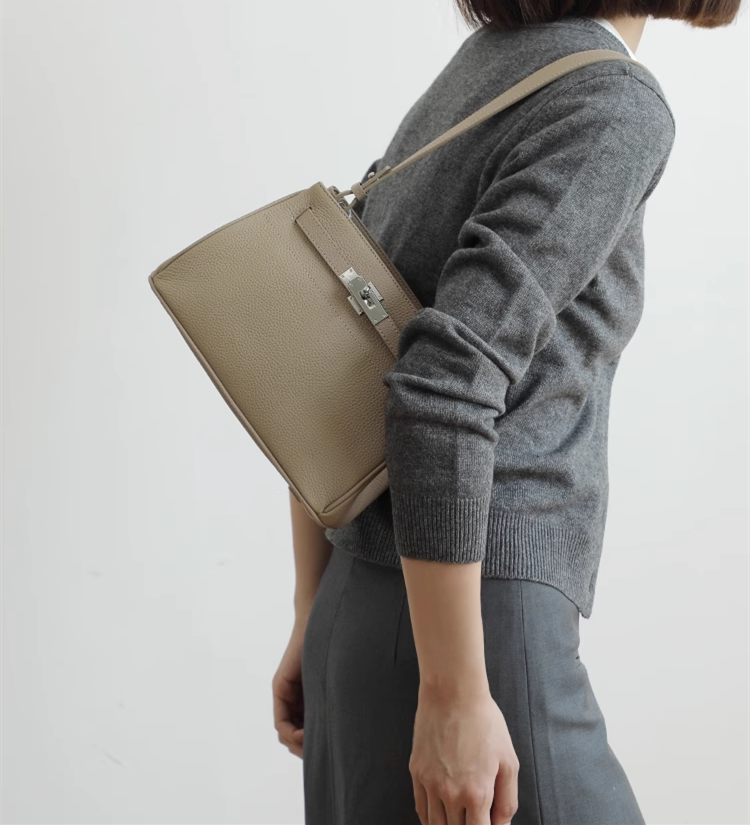 Stylish Small Square Shoulder Bag for Women - Trendy Crossbody Purse with Adjustable Strap - Perfect for Everyday Use, Travel & Shopping
