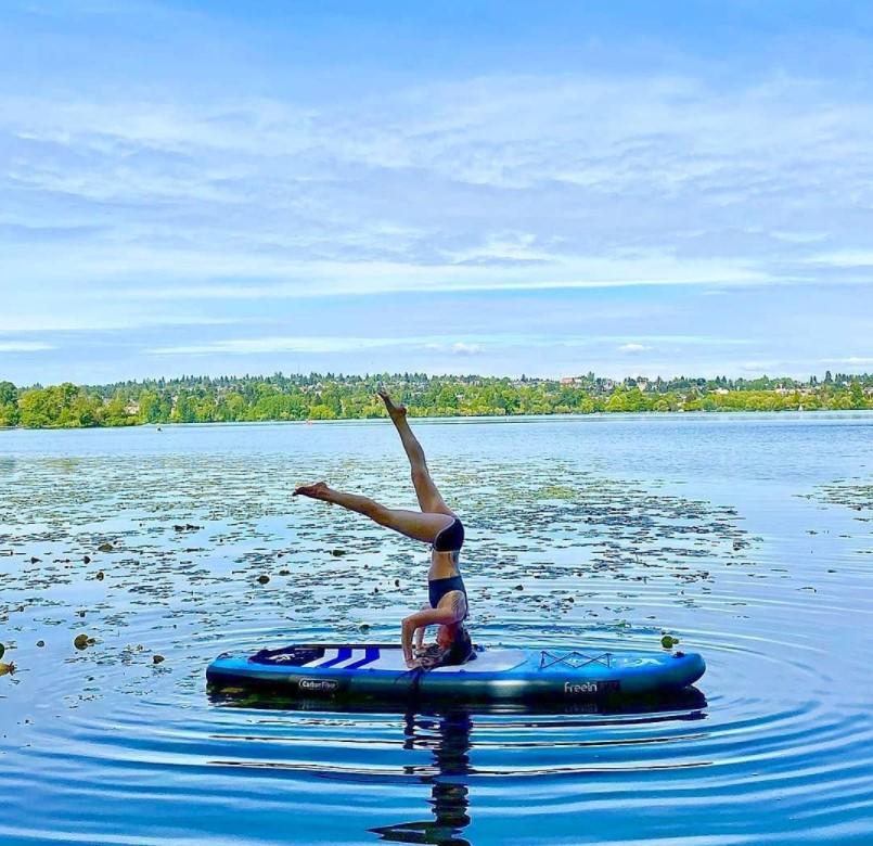 Freein 11' Explorer Inflatable Stand Up Paddle Board with Dual Action Pump & Camera Mount - Blue SUP Package for Lakes, Rivers & Ocean Paddling
