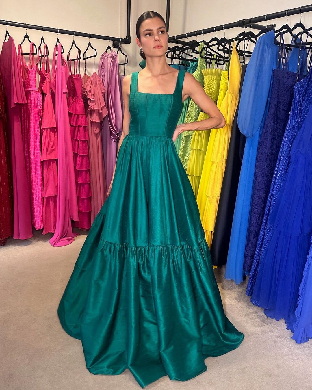 Elegant Green A-Line Long Prom Dress for Women - Formal Evening Gown for Party, Homecoming, Wedding Guest - J3537 | Perfect for Prom Night, Ball, Quinceañera & Special Occasions