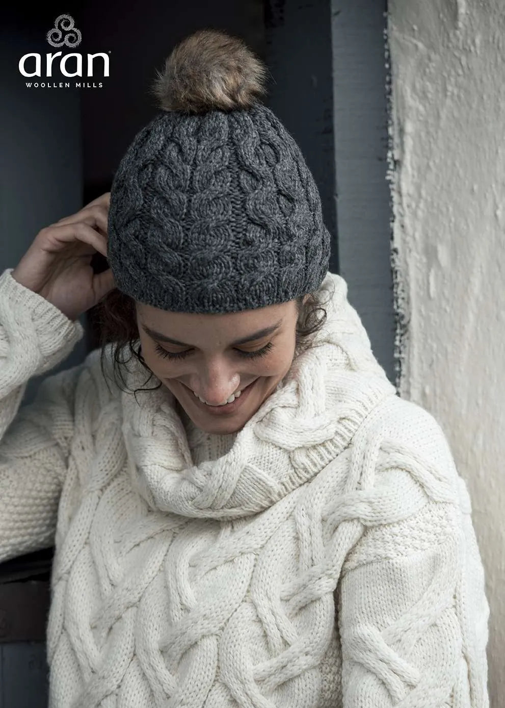 Warm Aran Bobble Hat for Women & Men - Soft Chunky Knit Beanie, Winter Wool Hat in Charcoal Grey - Perfect for Skiing, Snowboarding & Outdoor Activities
