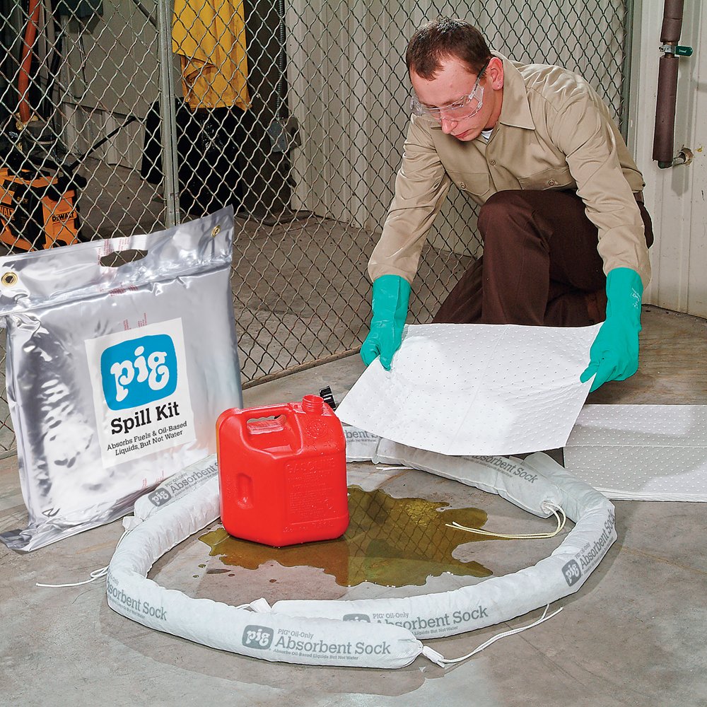 New Pig Oil-Only Spill Pack - 8 Gallon Capacity | Absorbs Oils & Fuels | Water Repellent | Portable Oil Cleanup Kit (KIT471) | Ideal for Garage, Workshop & Industrial Spill Control