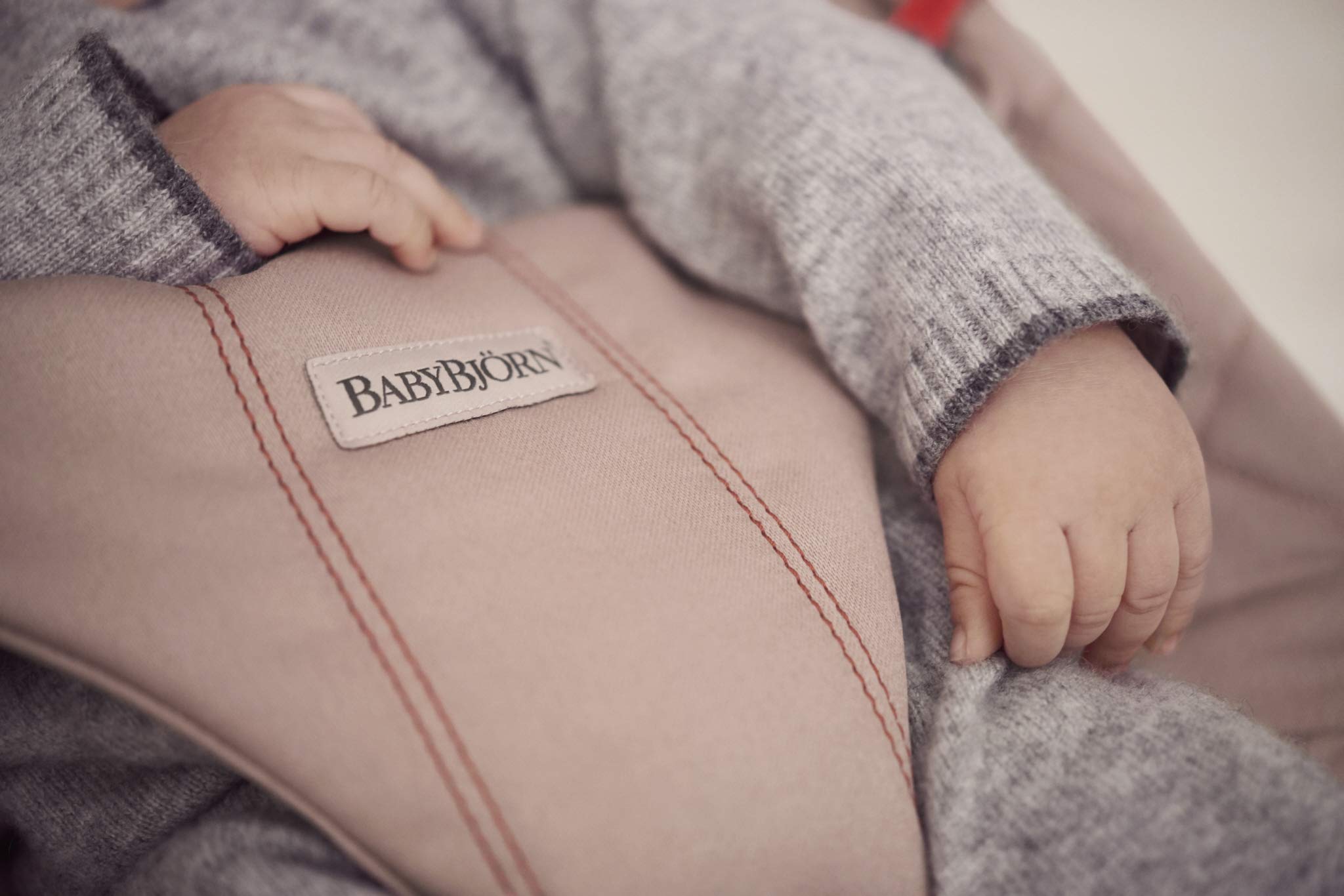 BabyBjörn Bouncer Bliss - Soft Cotton Baby Bouncer in Old Rose | Comfortable Infant Seat for Playtime, Feeding & Relaxation | Perfect Nursery Essential for Newborns & Toddlers