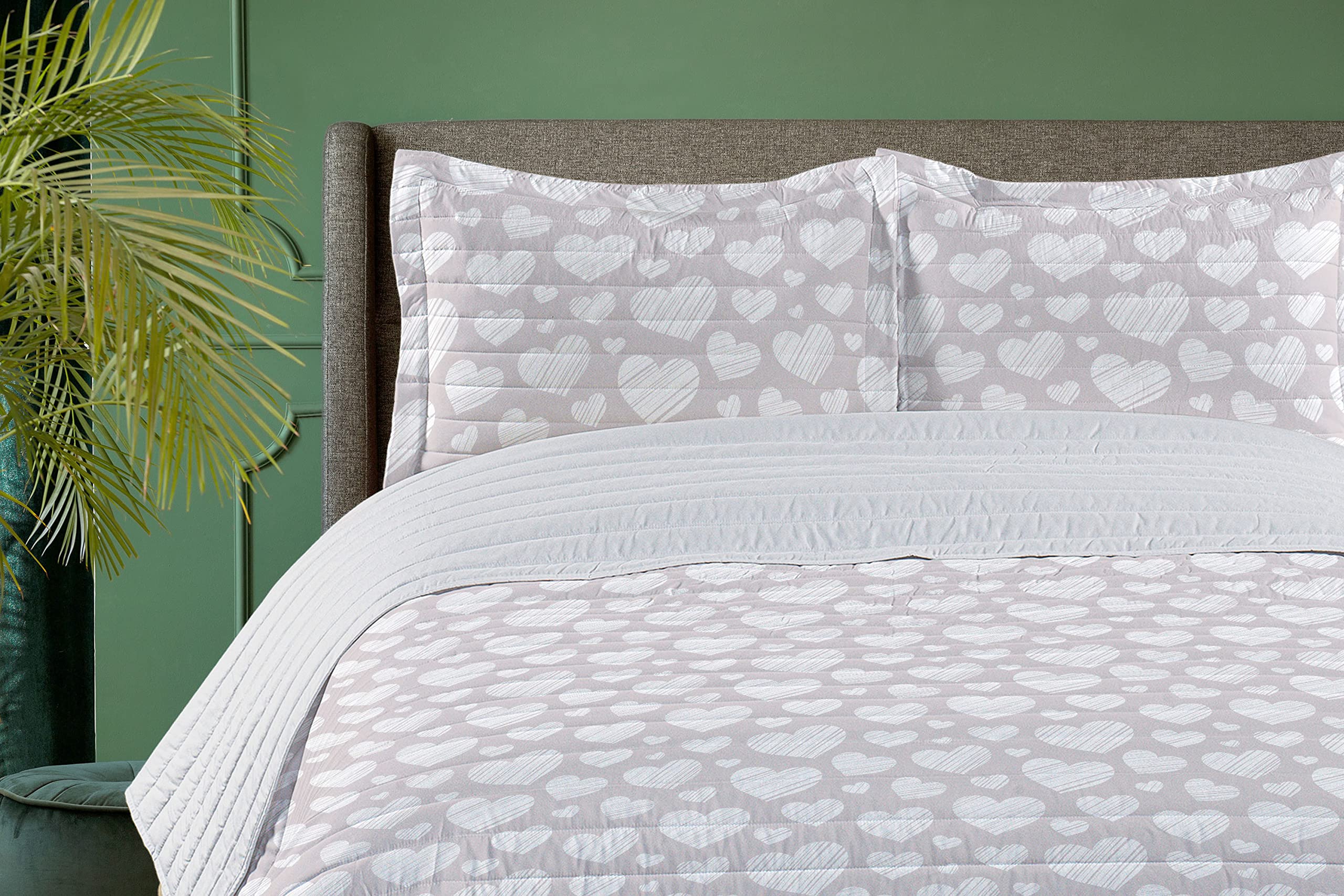 Ambesonne Neutral Microfiber Bedspread Set - King Size Romantic Love Pattern with Hand Drawn Hearts & Diagonal Stripes | Soft Bedding Set Includes Pillow Shams & Comforter in Pearl White | Perfect for Valentine's Day, Anniversary Gifts & Master Bedroom Decor