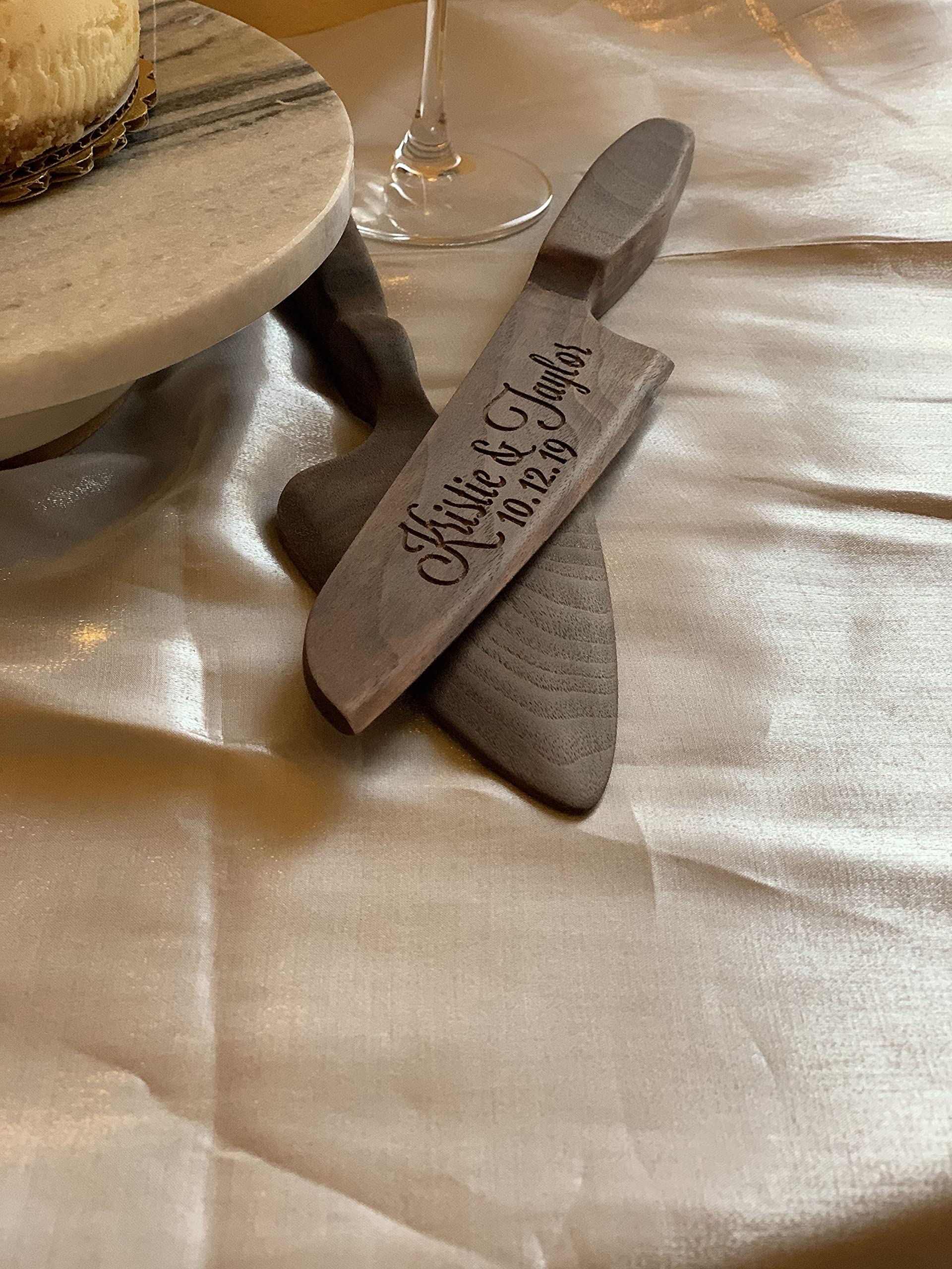 Personalized Wooden Cake Serving Set with Laser Engraving - Rustic Wedding Cake Knife and Server - Perfect Anniversary Gift for Couples - Farmhouse Style Cake Cutting Set for Weddings, Anniversaries & Special Occasions