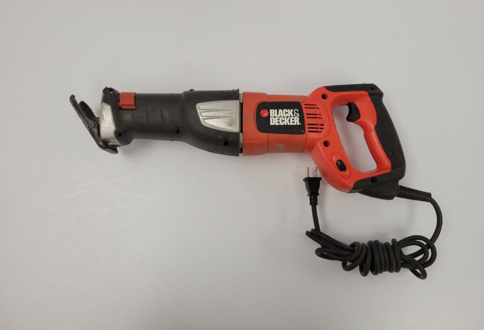 Black & Decker RS601 CA Reciprocating Saw - Powerful 6 Amp Electric Saw for Wood & Metal Cutting - Perfect for DIY Projects, Home Renovations & Construction Work