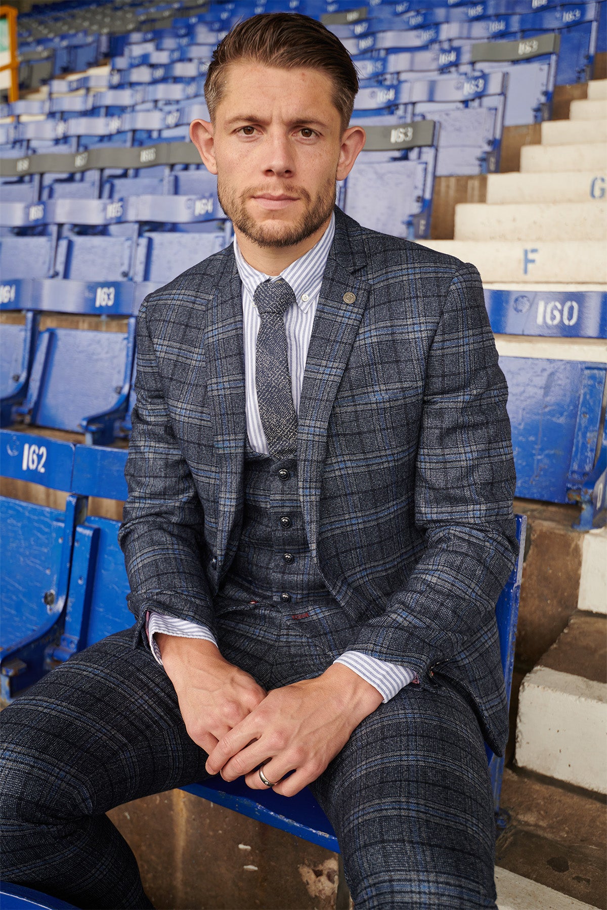 Everton FC James Tarkowski Andy Blue Check Suit - Official Football Player Outfit for Matchdays & Special Events