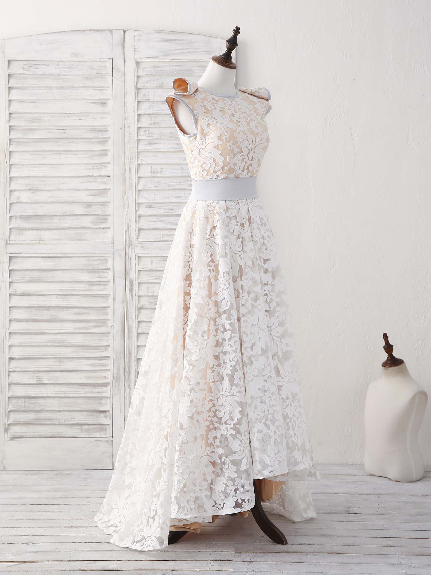 Elegant White Round Neck Lace High-Low Prom Dress - Perfect for Bridesmaids, Homecoming & Special Occasions
