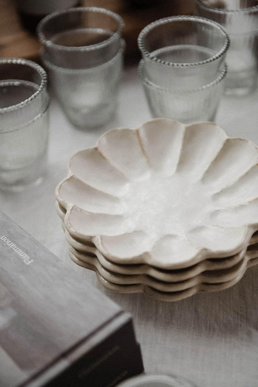 Elegant Ceramic Petal Plate Set - Decorative Floral Dinner Plates for Home, Restaurant & Party Use - Perfect for Serving Appetizers, Desserts & Special Occasions