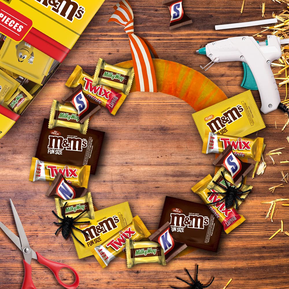 Bulk Halloween Candy Assortment - M&M'S Milk Chocolate, Peanut M&M'S, SNICKERS, TWIX Caramel Cookie Bars & MILKY WAY Caramel Chocolate (53.26oz, 135 Pieces) - Perfect for Trick-or-Treating, Party Favors & Office Snacks