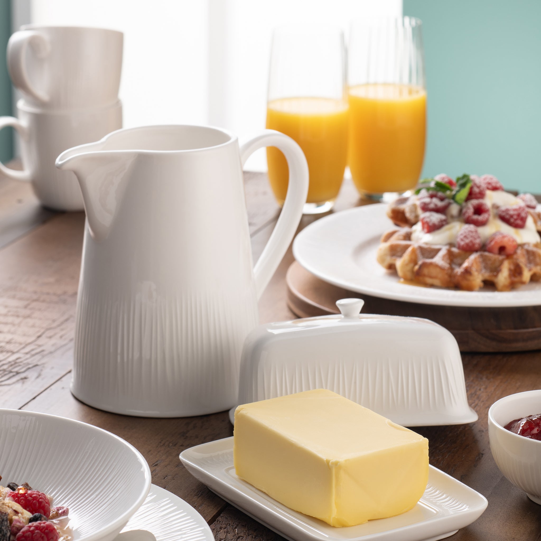Belleek Living Erne Butter Dish - Elegant Ceramic Butter Keeper with Lid for Kitchen & Dining Table - Perfect for Butter Storage, Breakfast, Brunch, and Entertaining