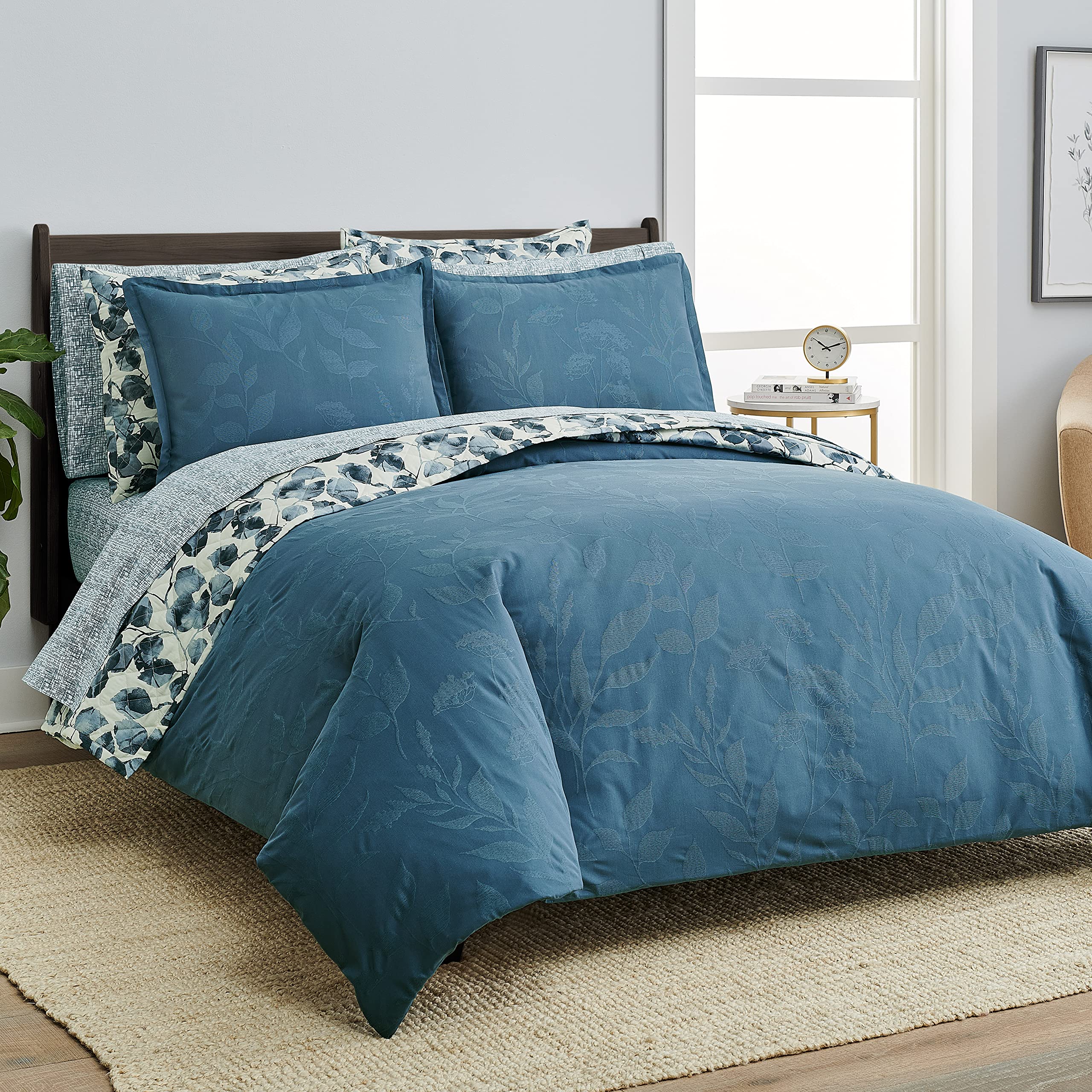 Scott Living Meadow Jacquard 3-Piece Comforter Set with Shams - Full/Queen Size, China Blue Meadow Leaves Design - All-Season Breathable & Durable Bedding for Modern Home Decor | Perfect for Master Bedroom, Guest Room, or Dormitory
