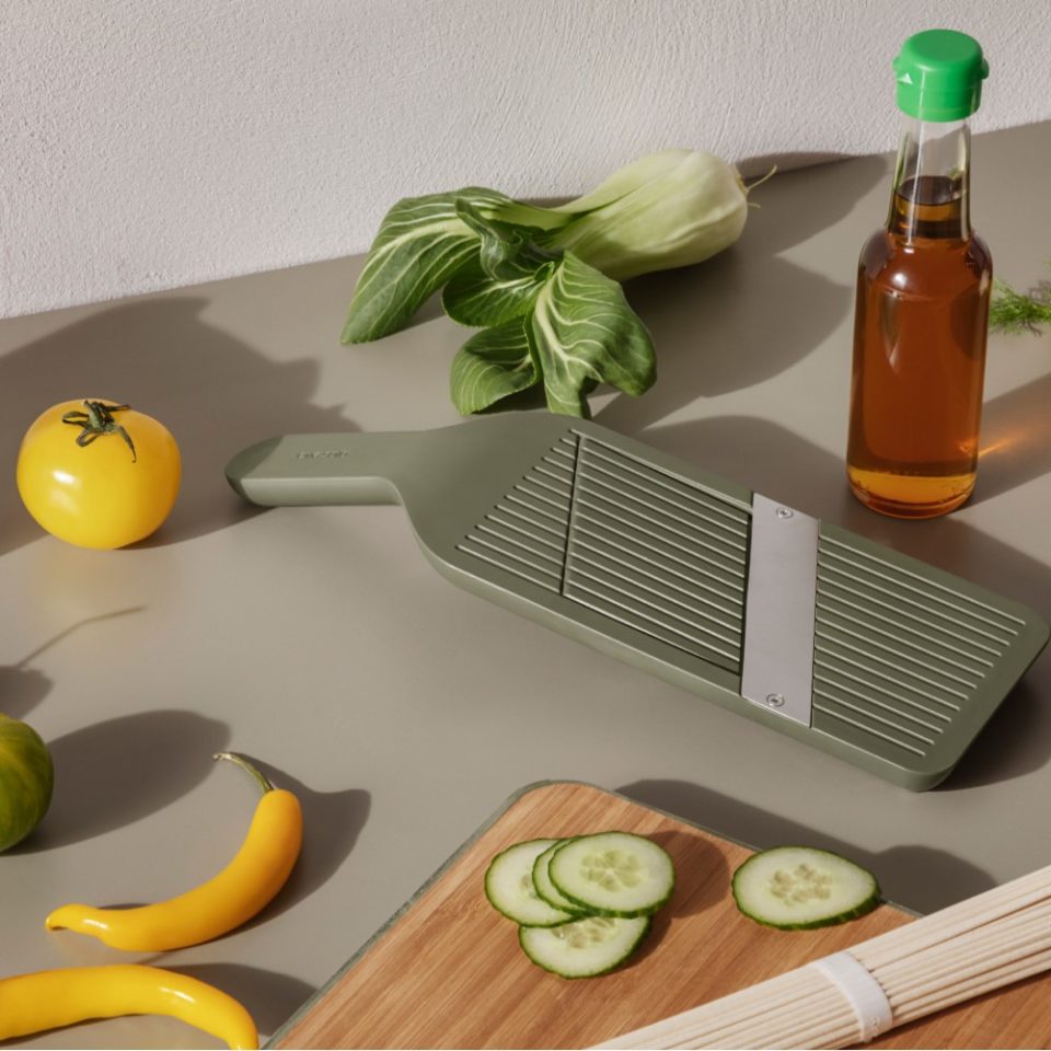 EVA SOLO Green Mandolin Slicer - Stainless Steel Vegetable Cutter with Adjustable Thickness for Kitchen, Salad Prep & Food Garnishing