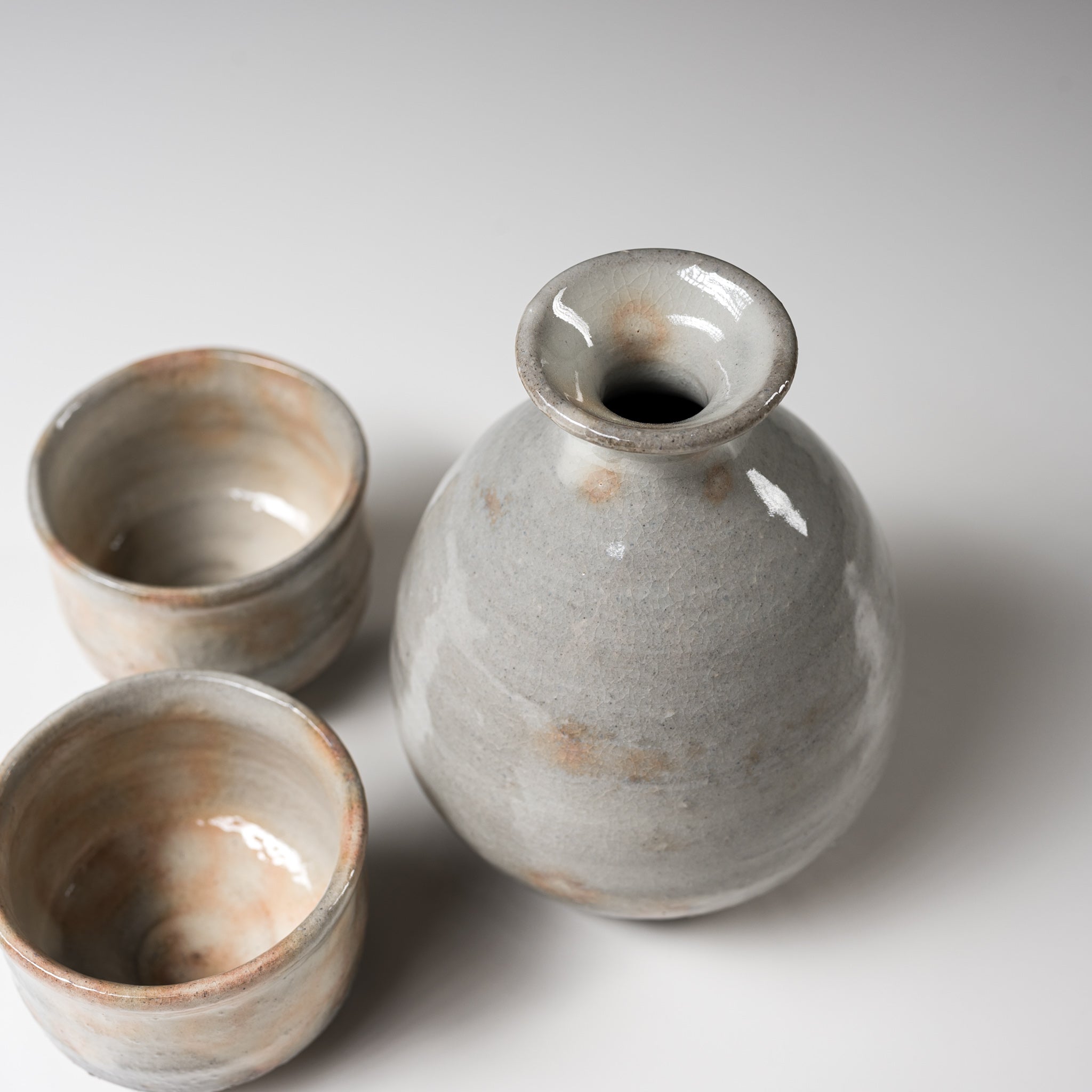 Premium Tenryu Kiln Hagi Ware Japanese Sake Set with Handcrafted Wooden Box - Authentic Ohonte Ceramic Sake Cups & Decanter for Traditional Japanese Dining, Gift Giving & Sake Tasting Experiences